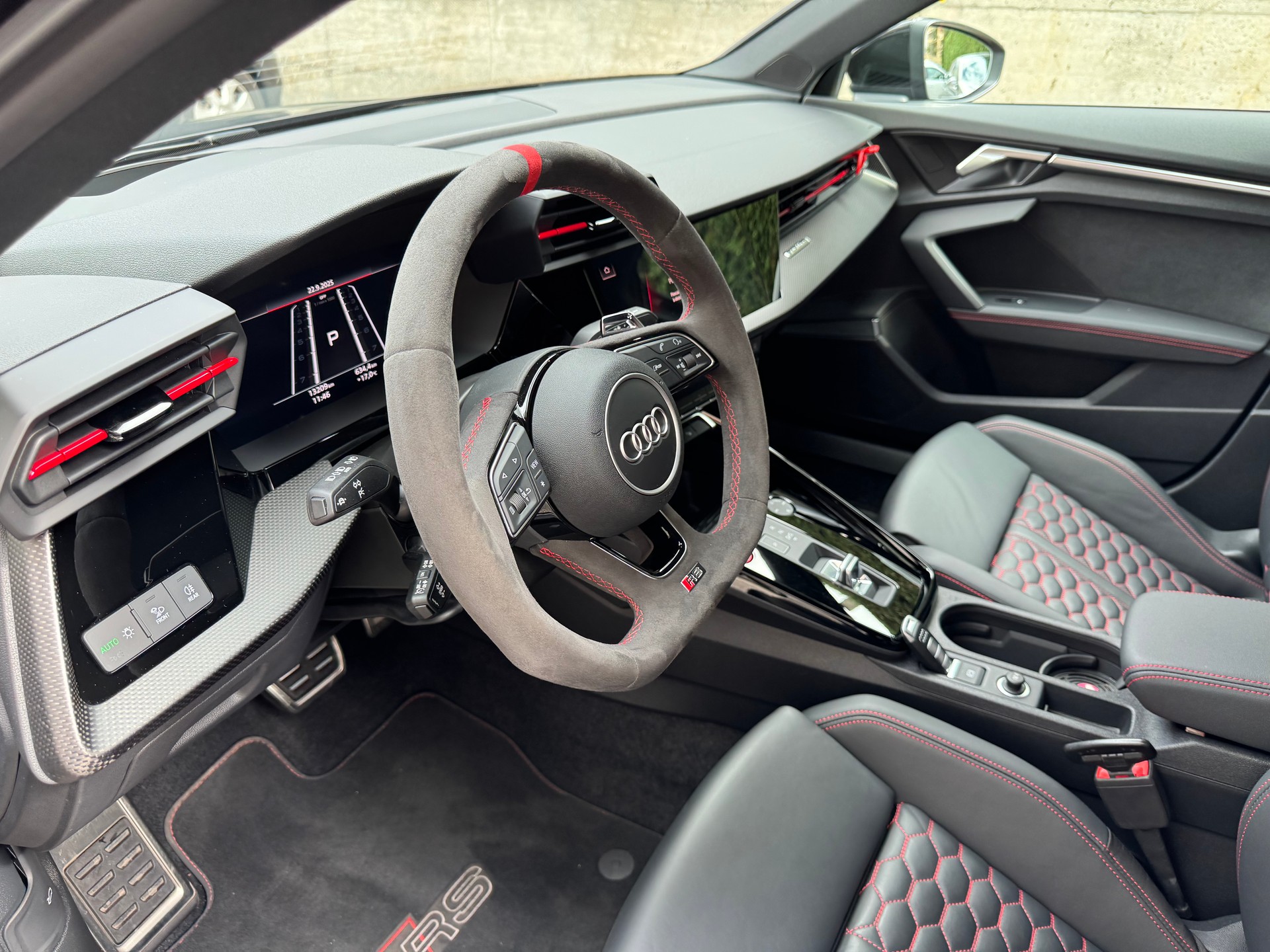 AUDI RS3 Sportback 2.5 TSI quattro S-tronic-image-8