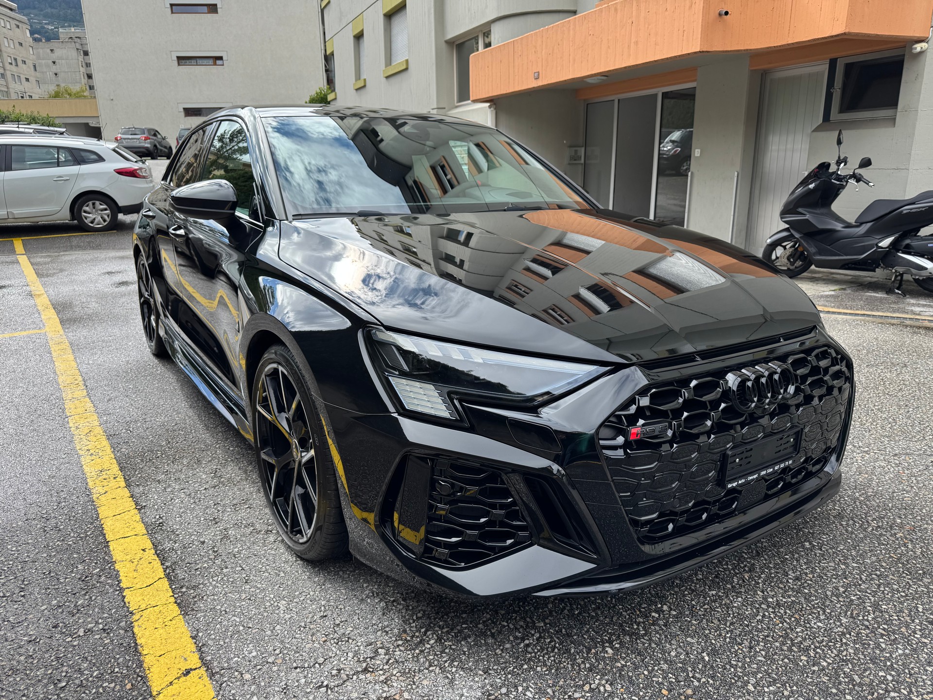 AUDI RS3 Sportback 2.5 TSI quattro S-tronic-image-2