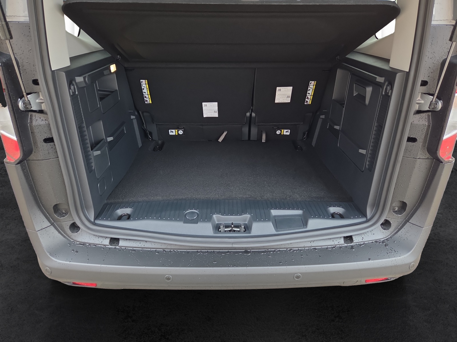 FORD Tourneo Courier 1.0 EcoBoost Titanium-image-10
