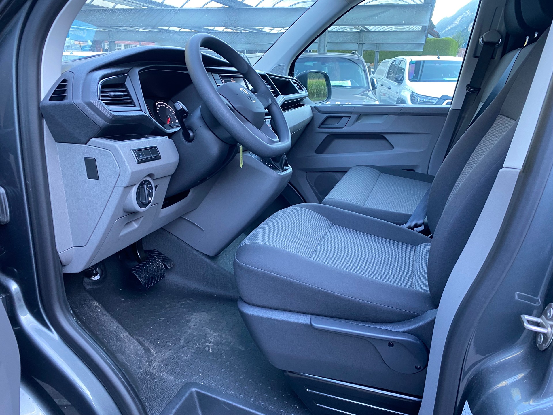 VW T6.1 2.0 TDI DSG-image-13