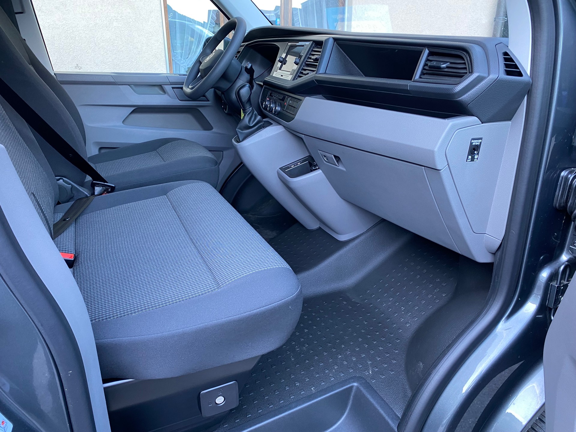 VW T6.1 2.0 TDI DSG-image-11