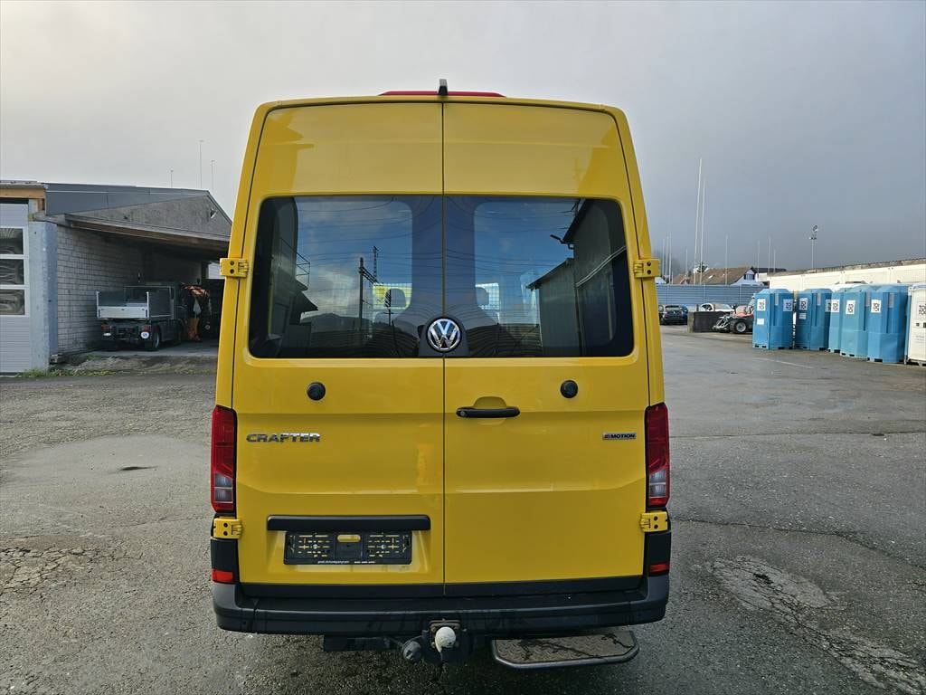 VW Crafter 35 2.0 TDI L4 4Motion-image-3
