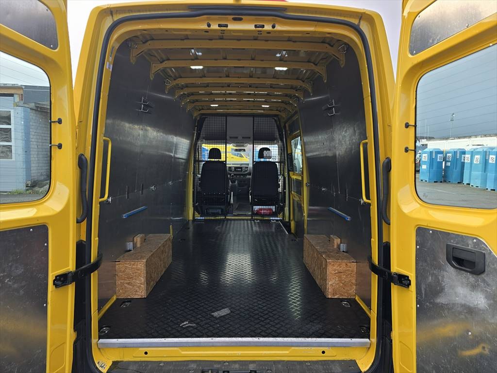 VW Crafter 35 2.0 TDI L4 4Motion-image-14