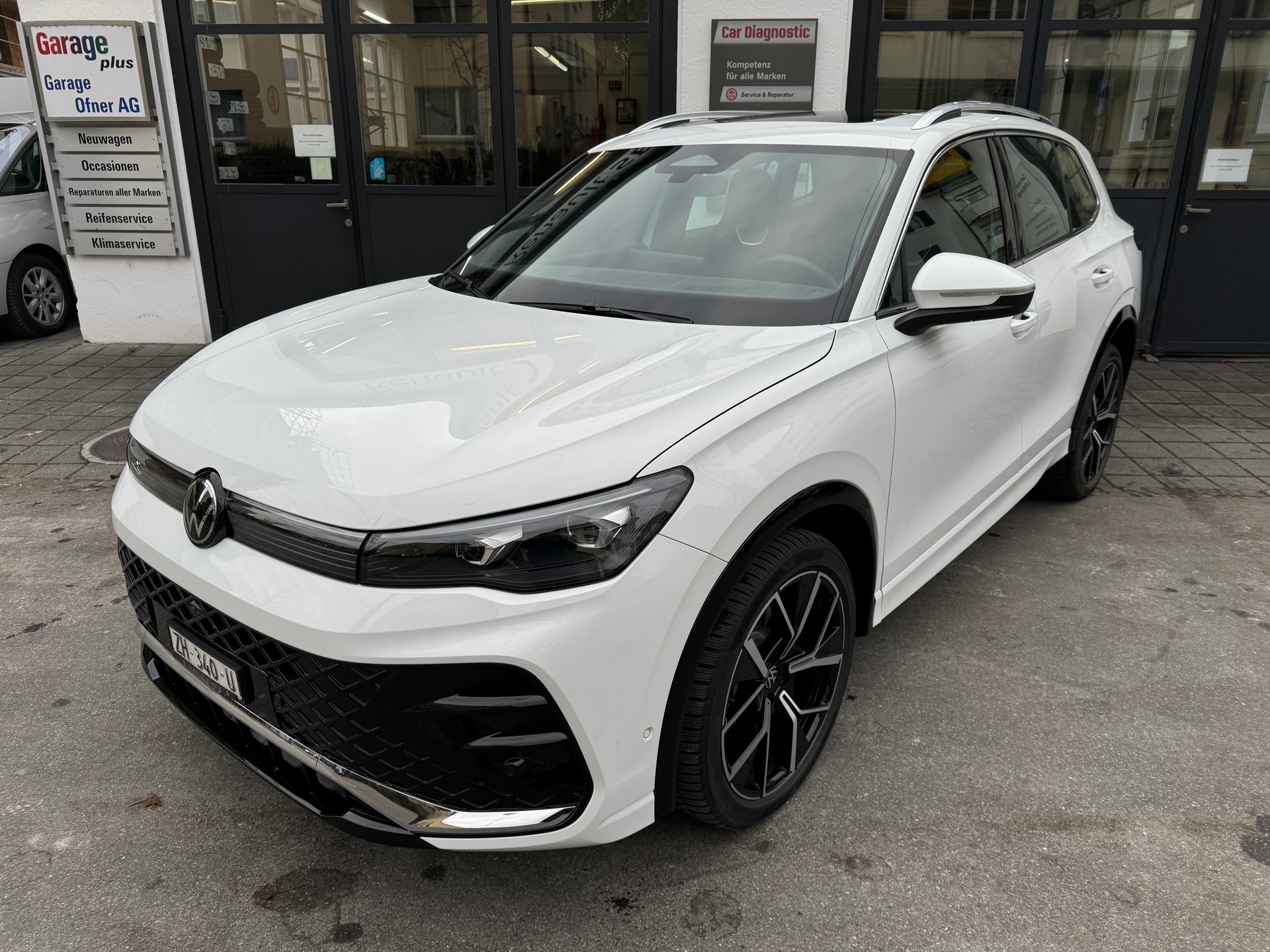 VW Tiguan 2.0 TSI DSG R-Line 4Motion-showroom-element-1