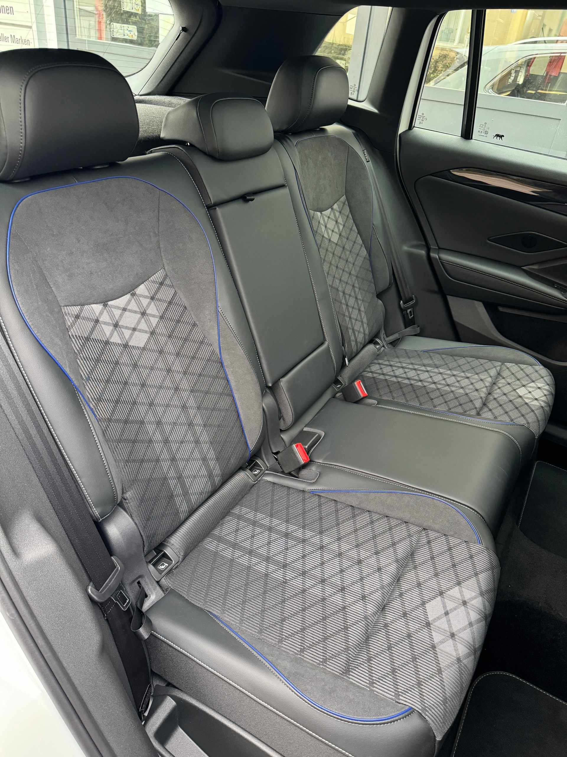 VW Tiguan 2.0 TSI DSG R-Line 4Motion-image-16