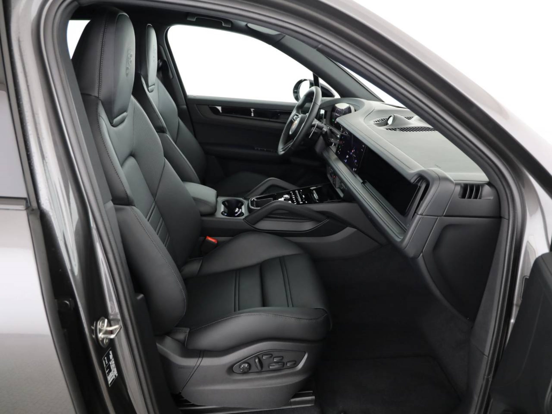 PORSCHE Cayenne S E-Hybrid Black Edition-image-16