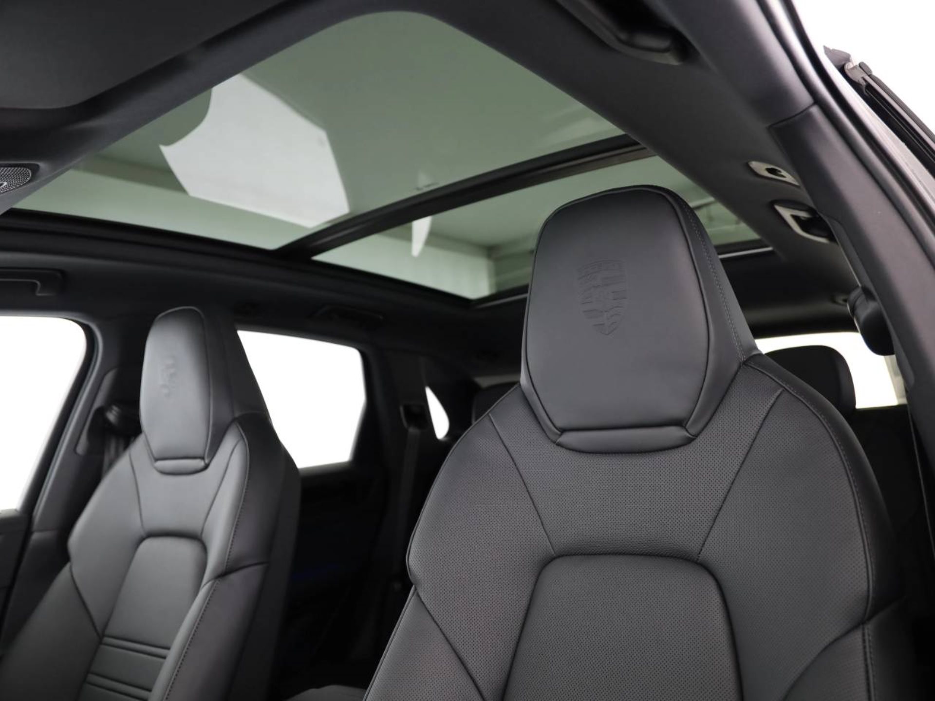 PORSCHE Cayenne S E-Hybrid Black Edition-image-15