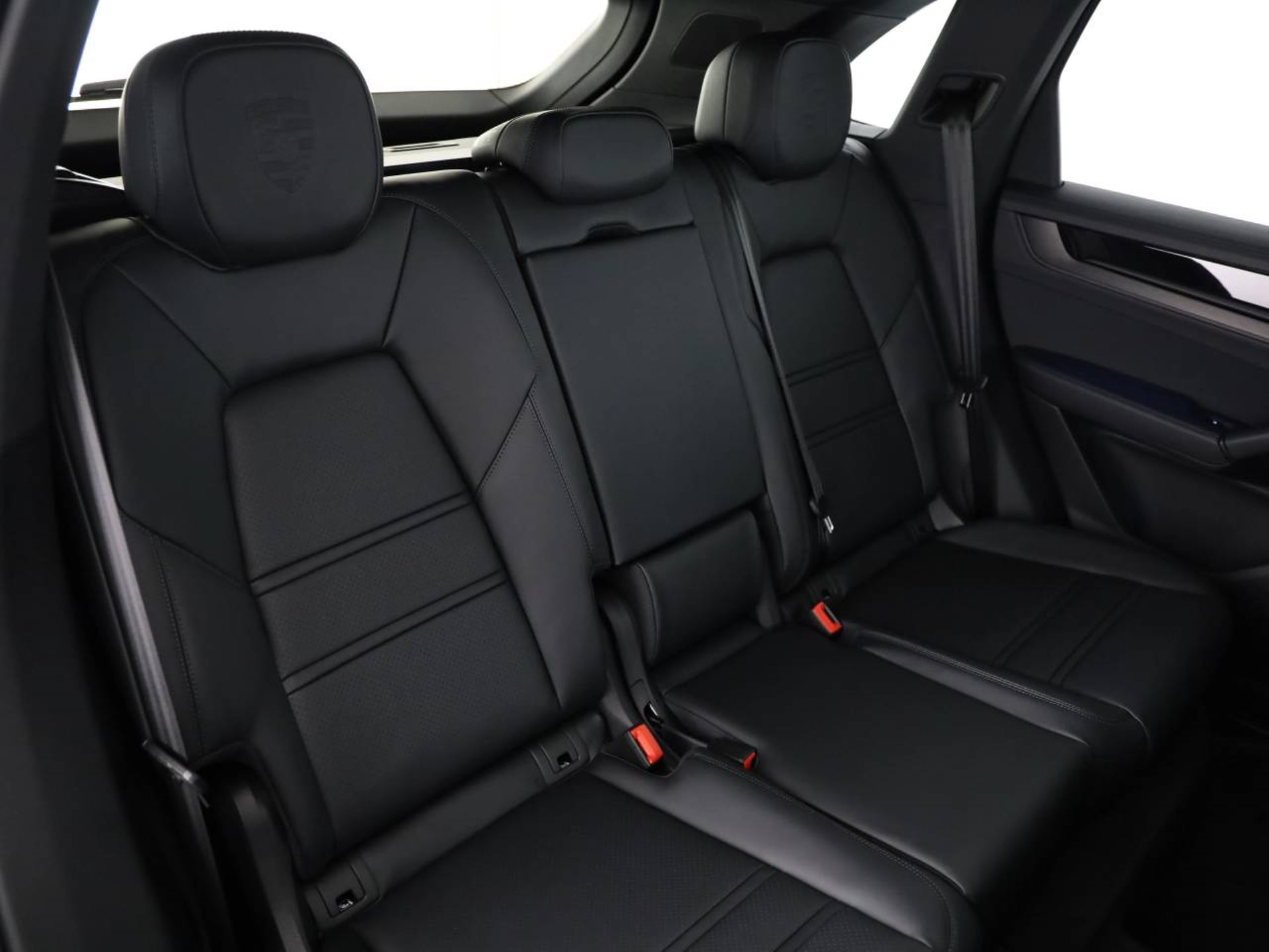 PORSCHE Cayenne S E-Hybrid Black Edition-image-18