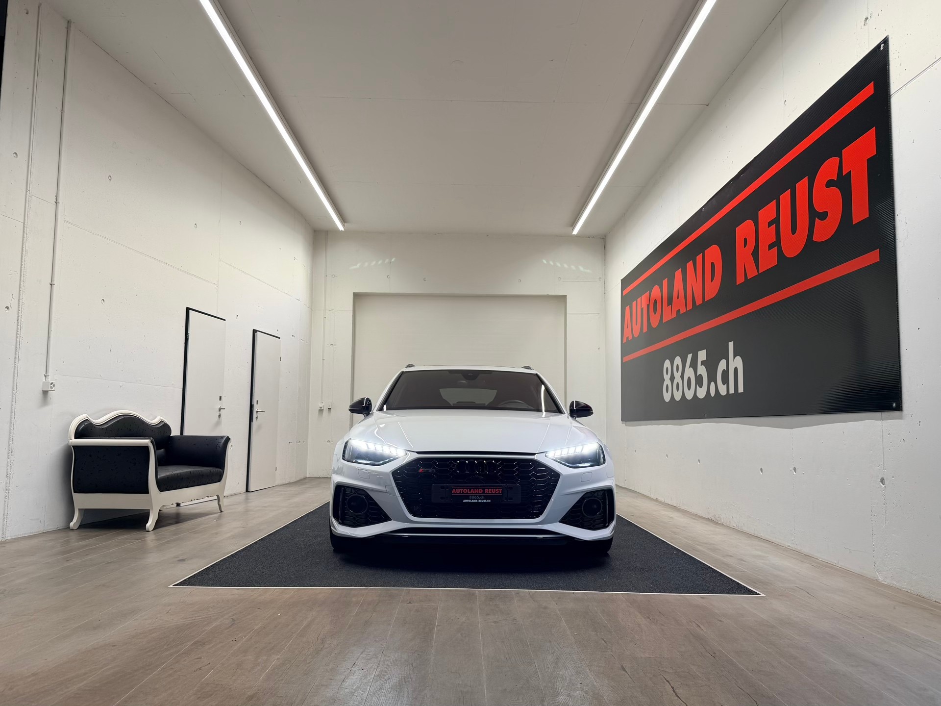 AUDI RS4 Avant quattro tiptronic-image-1