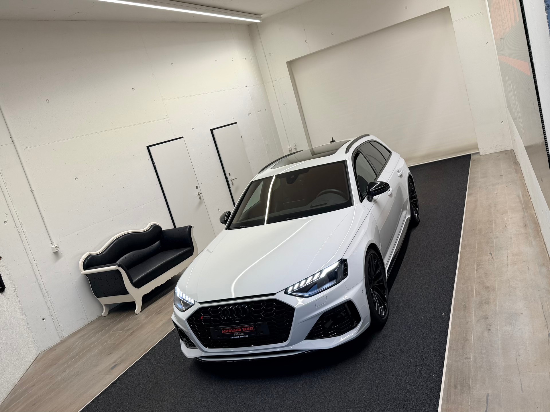 AUDI RS4 Avant quattro tiptronic-image-3
