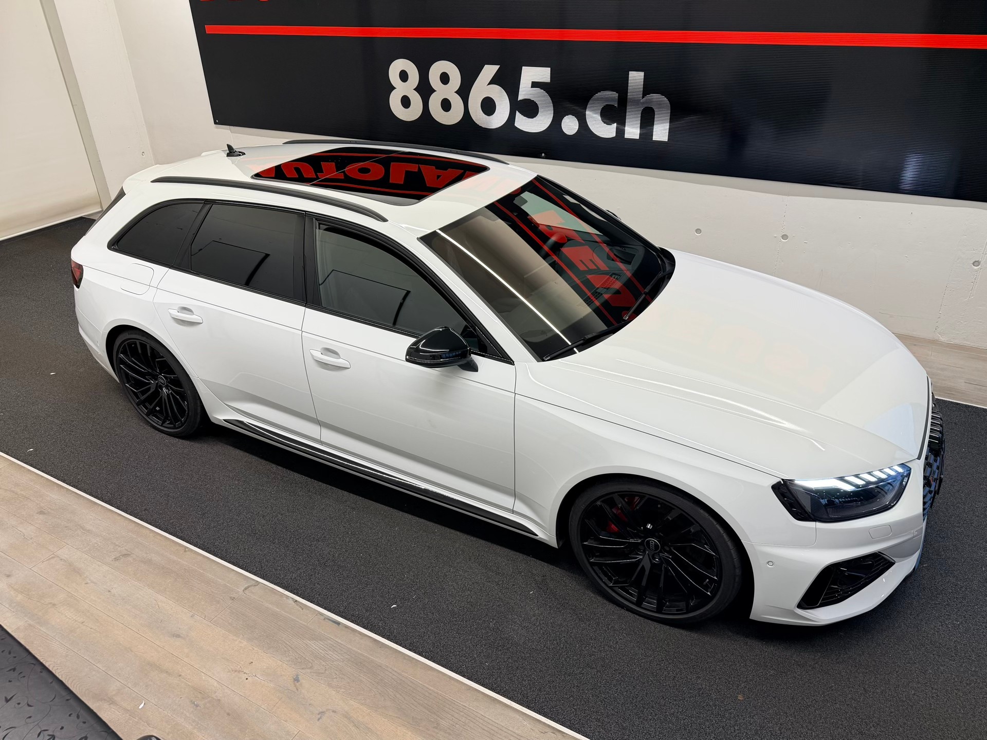 AUDI RS4 Avant quattro tiptronic-image-4
