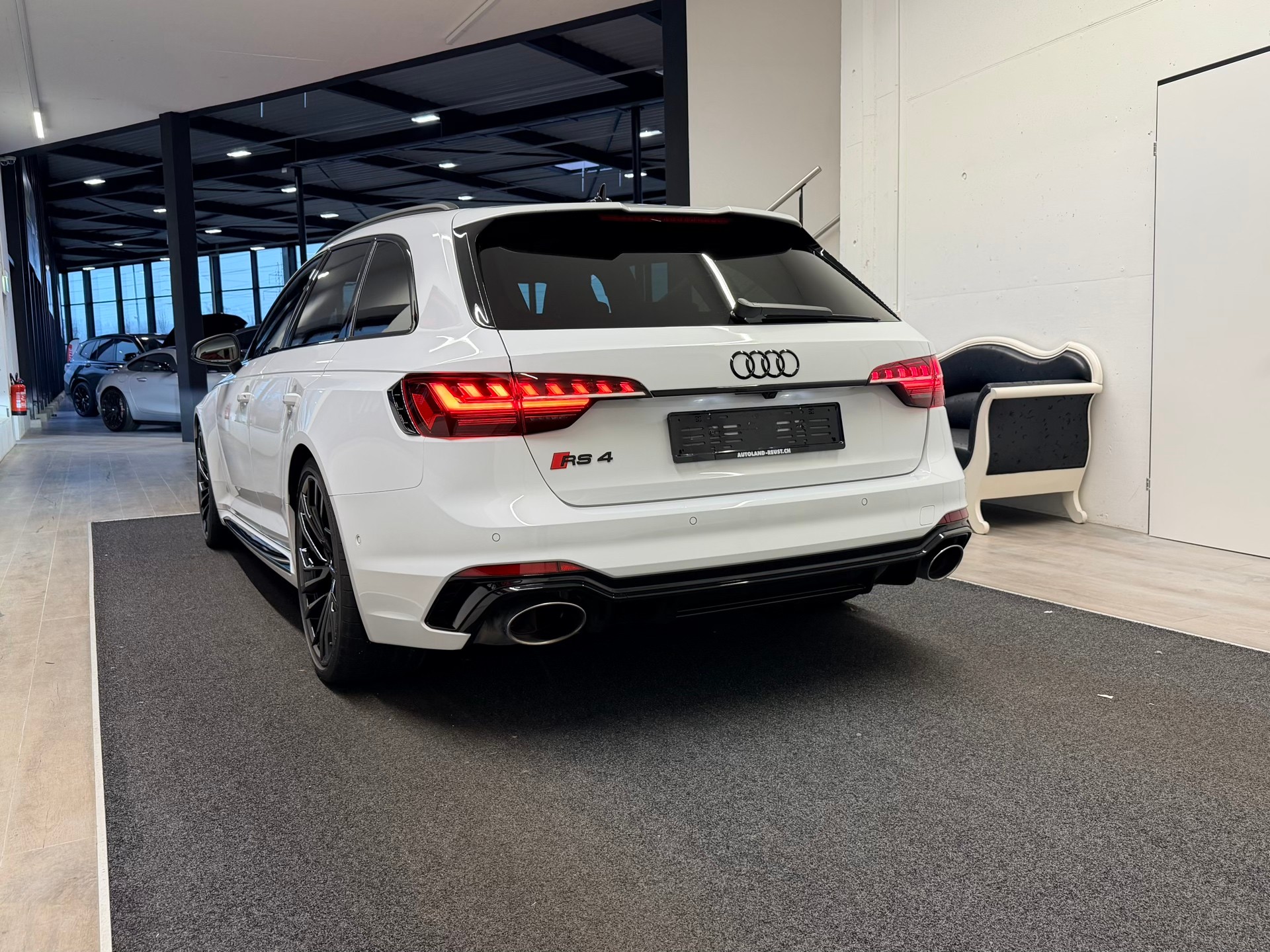 AUDI RS4 Avant quattro tiptronic-image-7