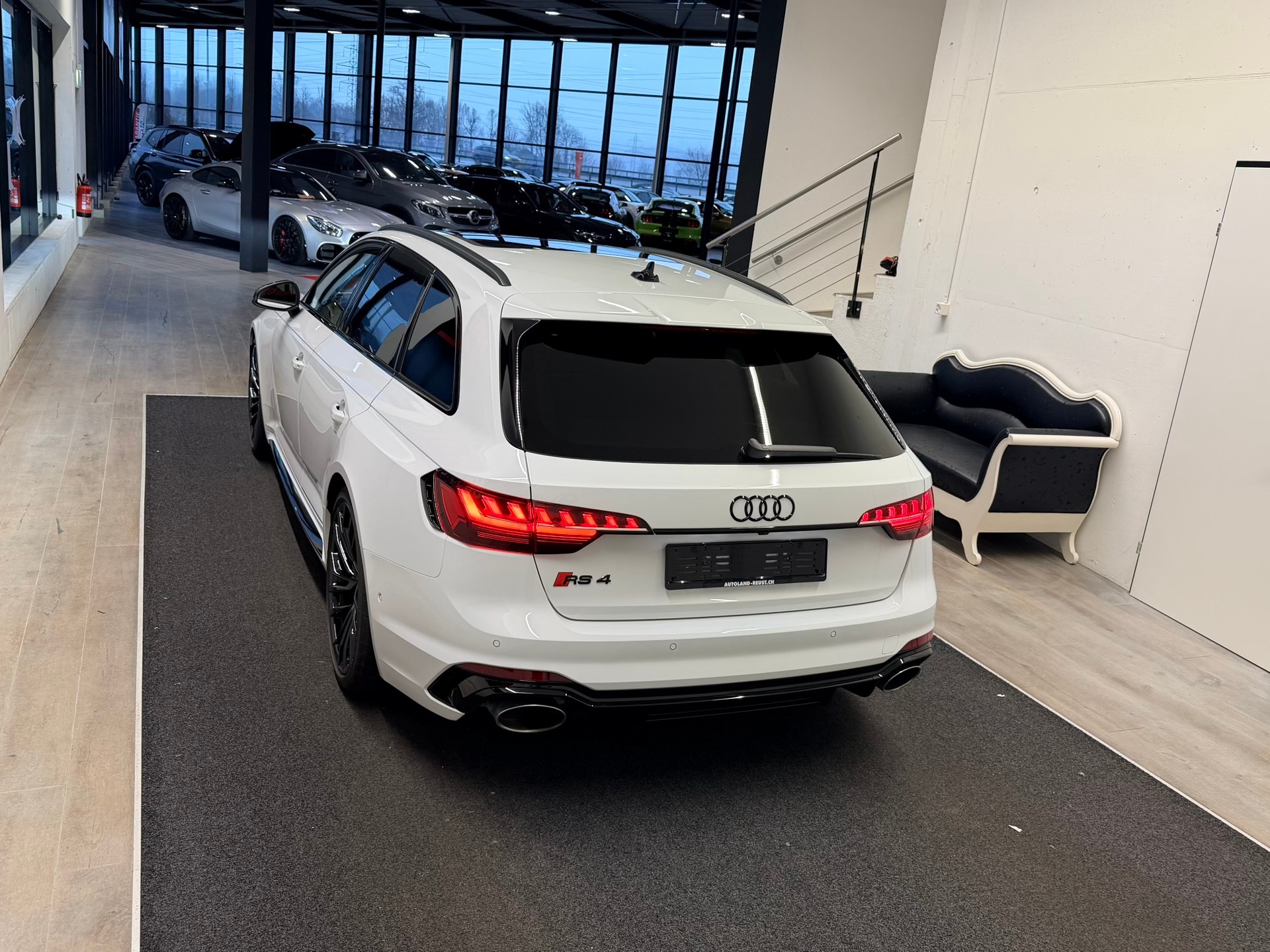 AUDI RS4 Avant quattro tiptronic-image-8