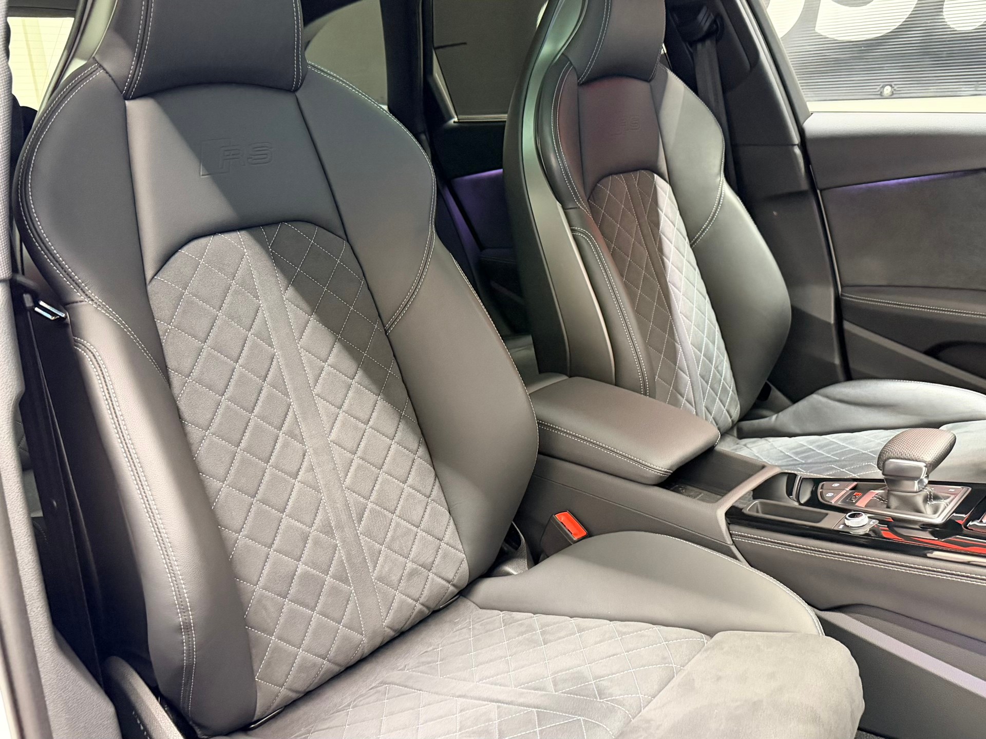 AUDI RS4 Avant quattro tiptronic-image-24