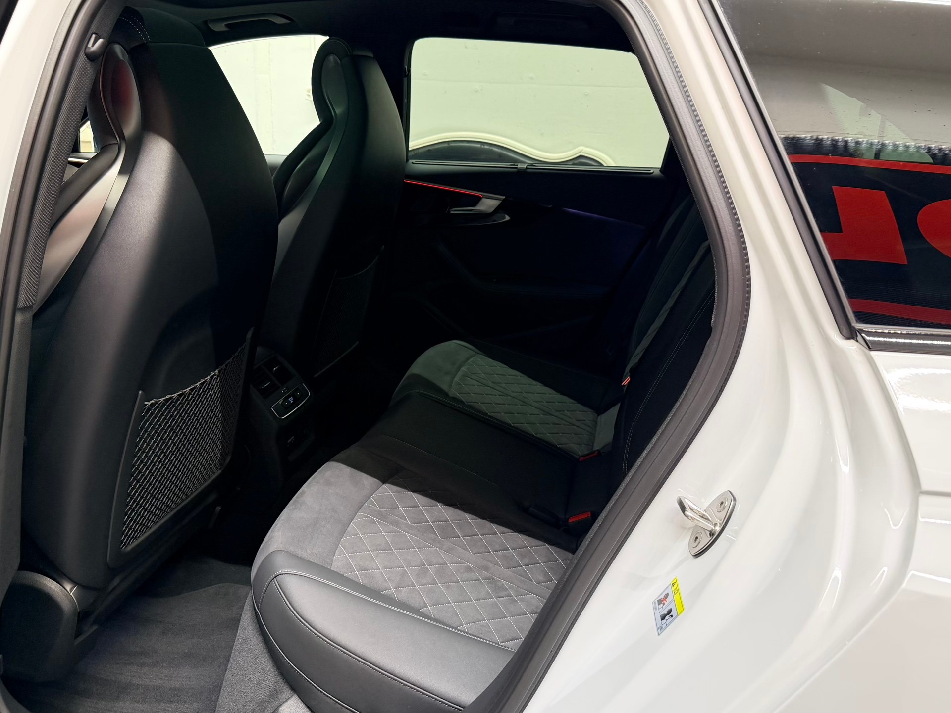 AUDI RS4 Avant quattro tiptronic-image-16
