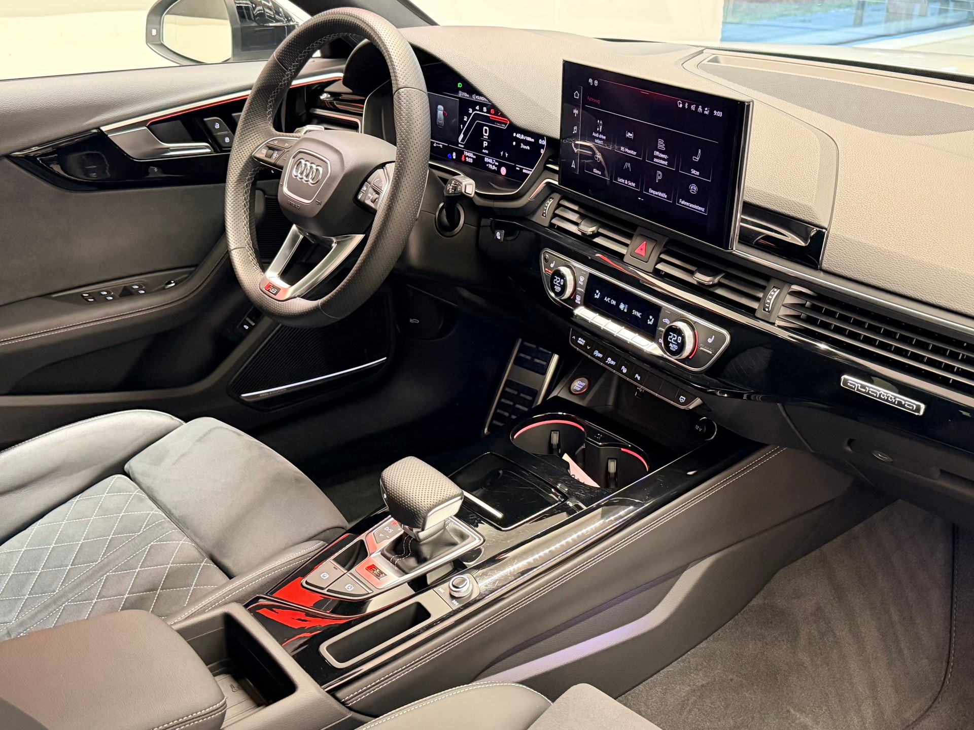 AUDI RS4 Avant quattro tiptronic-image-22