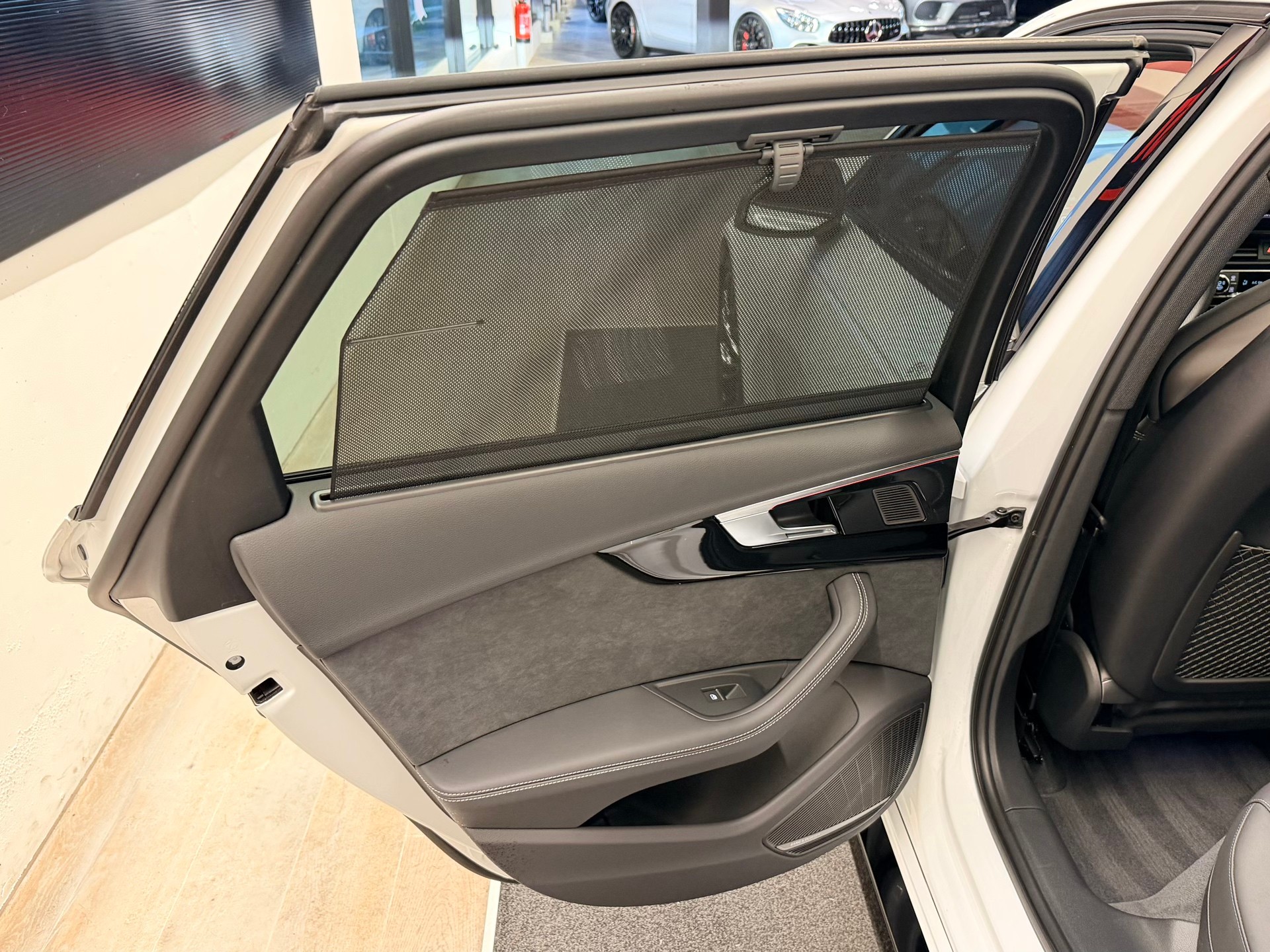 AUDI RS4 Avant quattro tiptronic-image-17