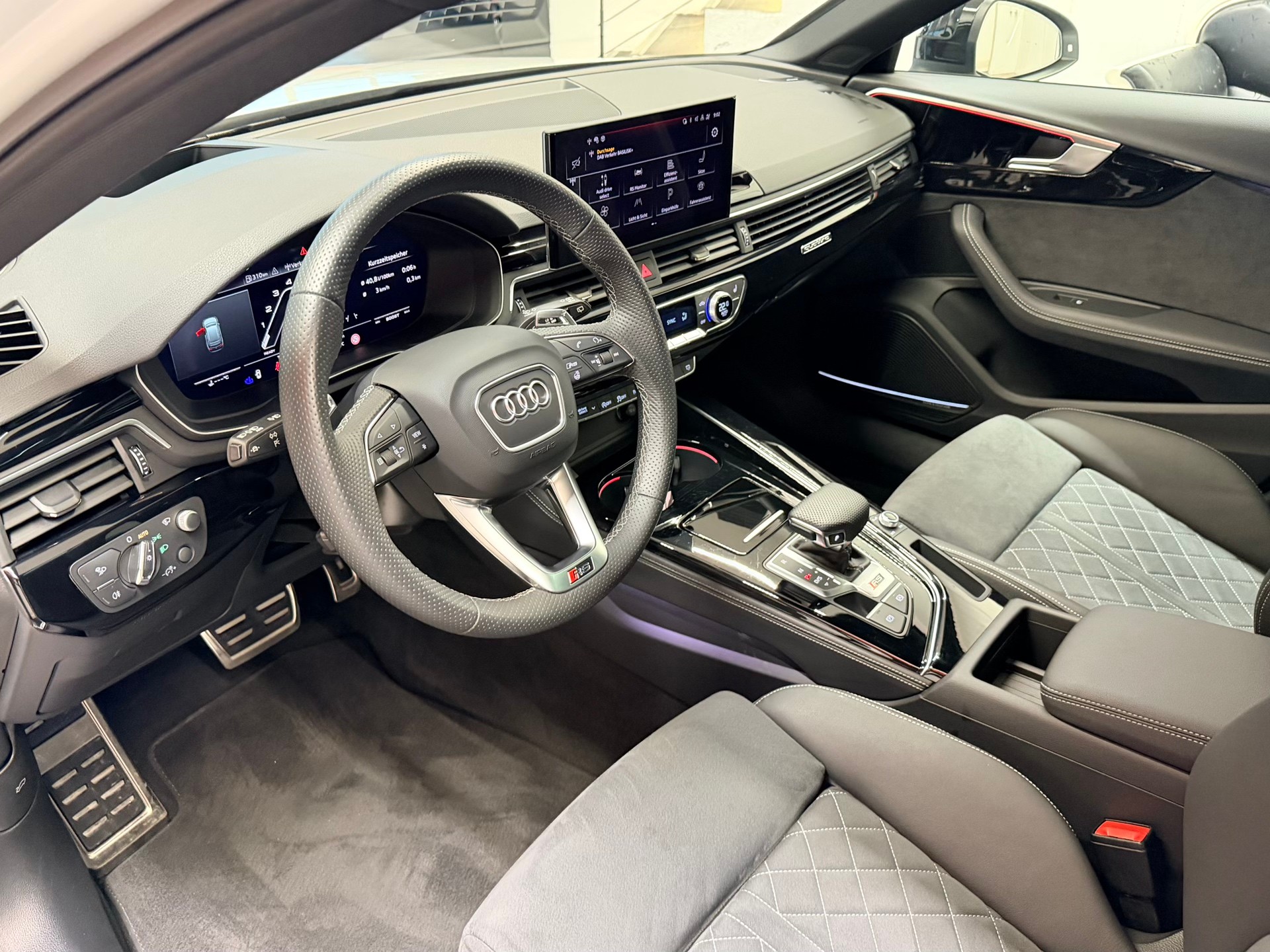 AUDI RS4 Avant quattro tiptronic-image-10