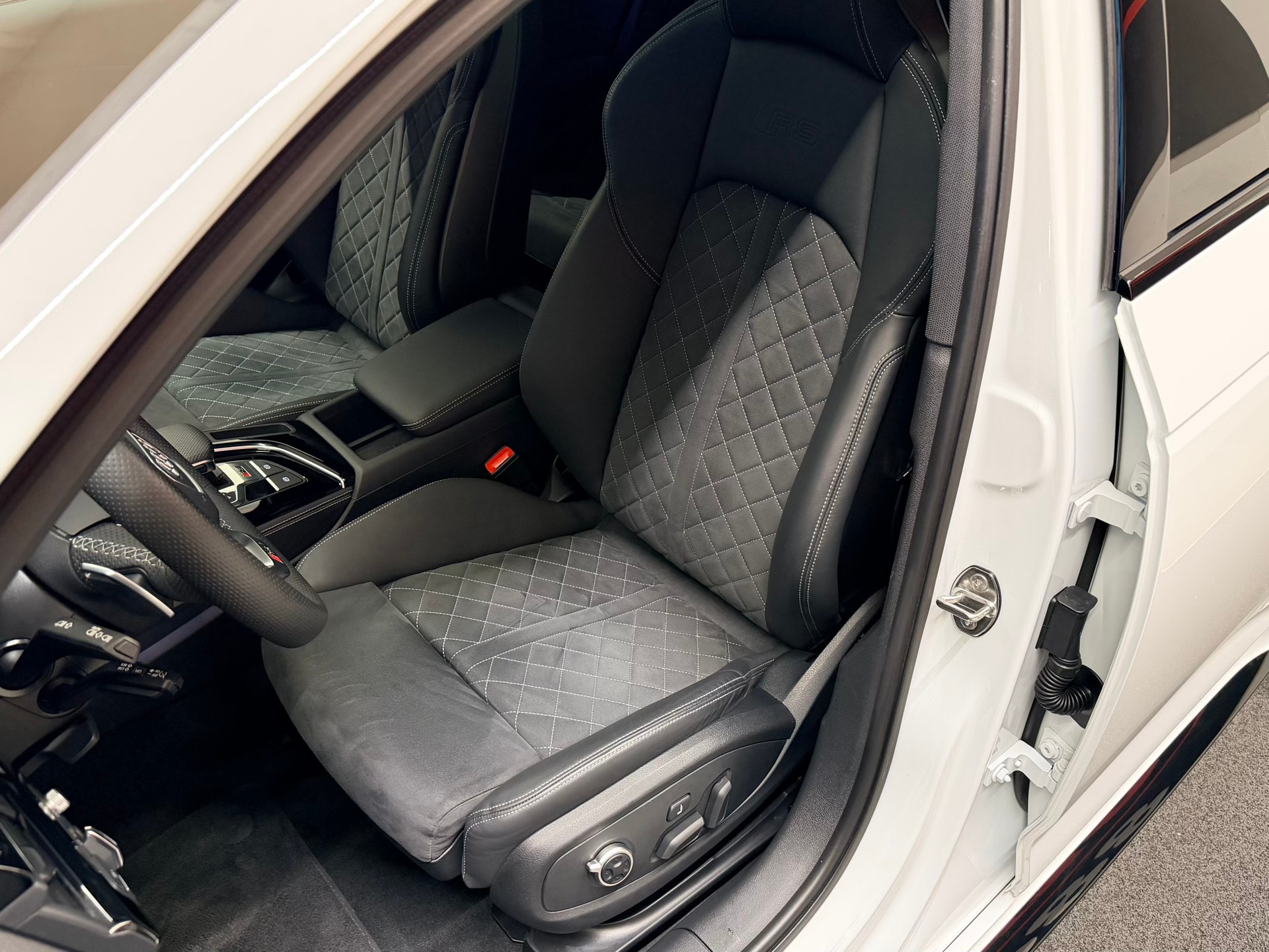 AUDI RS4 Avant quattro tiptronic-image-15