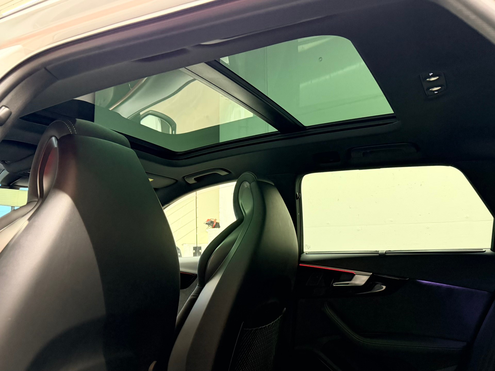 AUDI RS4 Avant quattro tiptronic-image-18