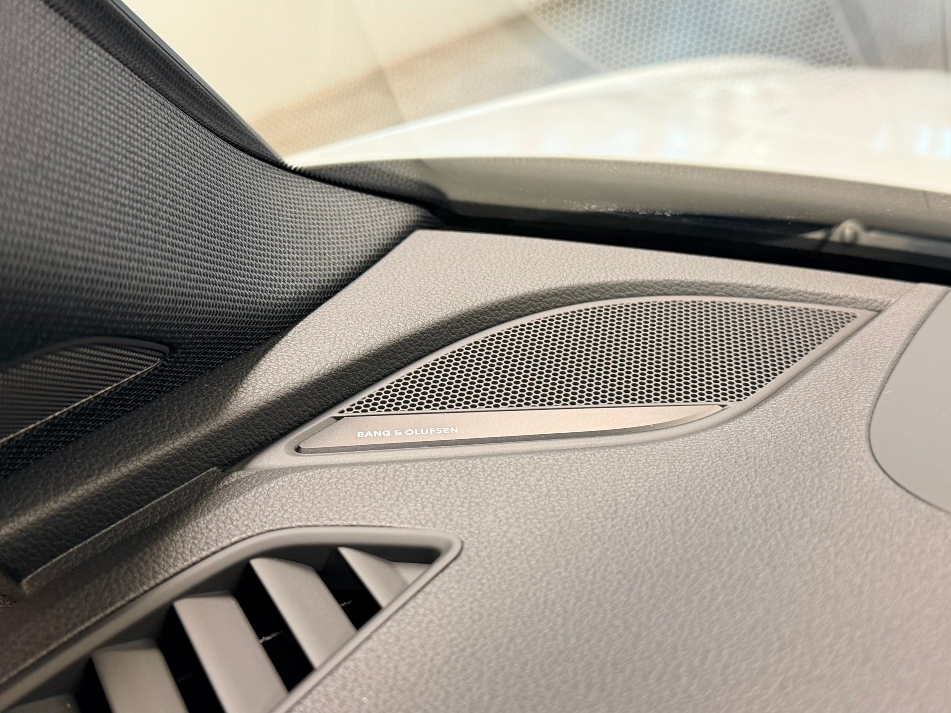 AUDI RS4 Avant quattro tiptronic-image-29
