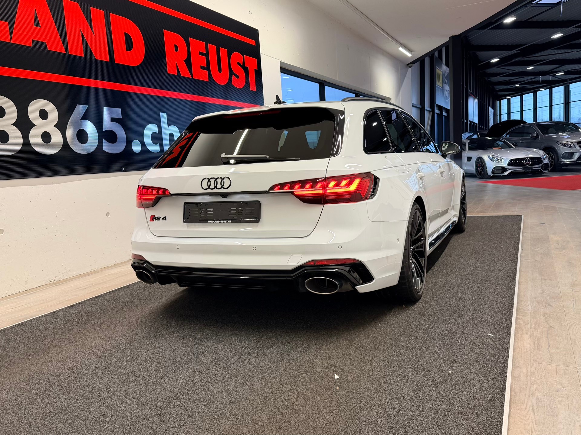 AUDI RS4 Avant quattro tiptronic-image-6
