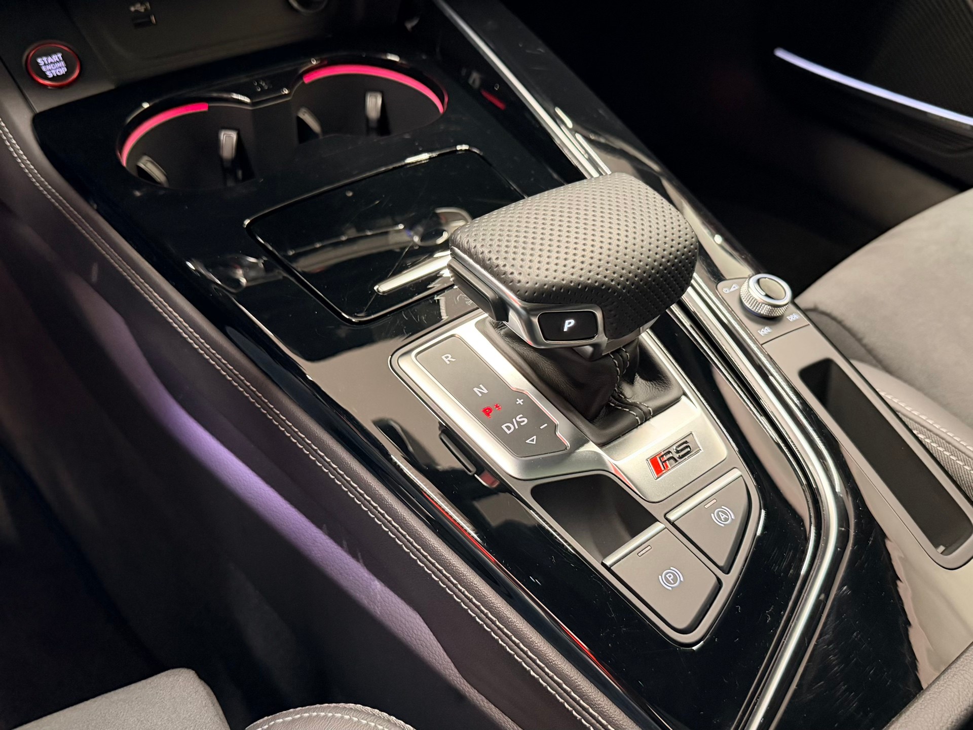 AUDI RS4 Avant quattro tiptronic-image-25