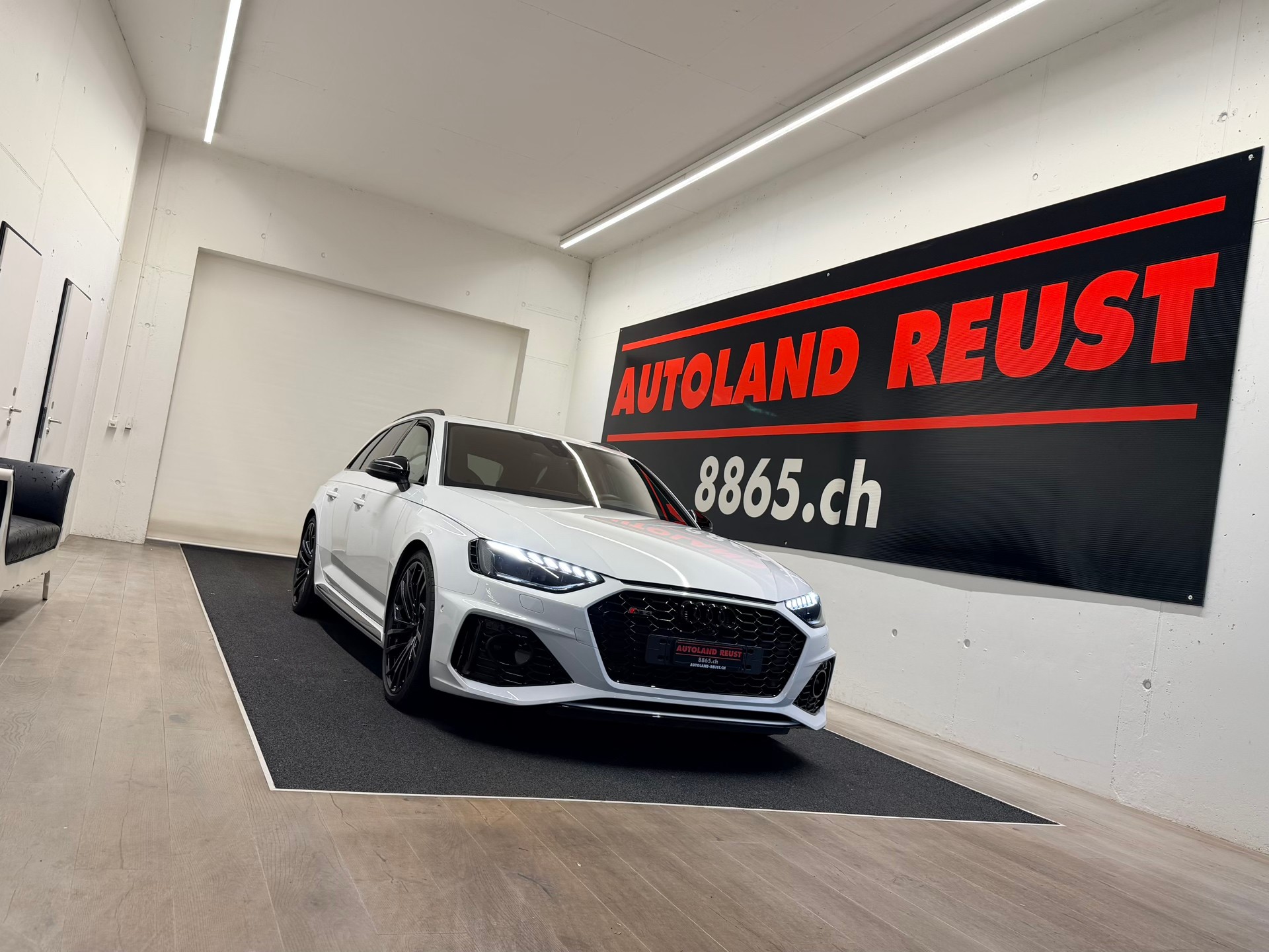 AUDI RS4 Avant quattro tiptronic-image-0