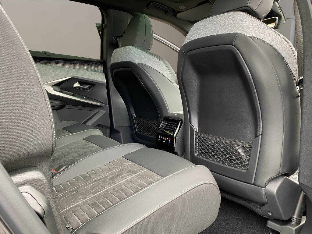PEUGEOT 5008 Electrique 325ch AWD Launch Edition-image-6