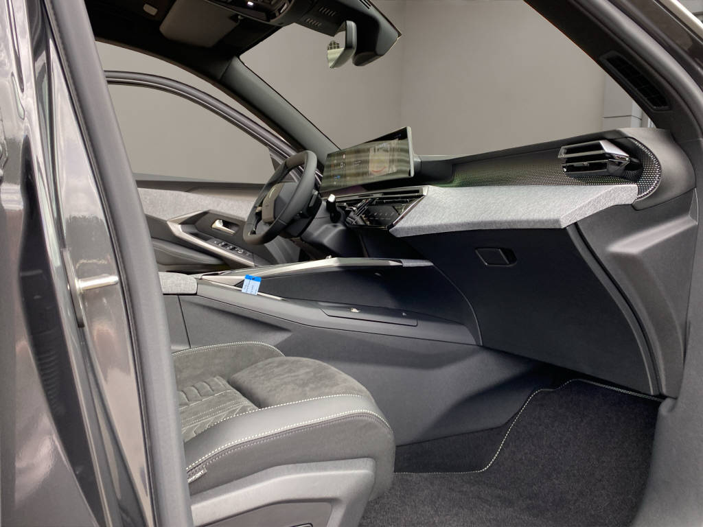 PEUGEOT 5008 Electrique 325ch AWD Launch Edition-image-5