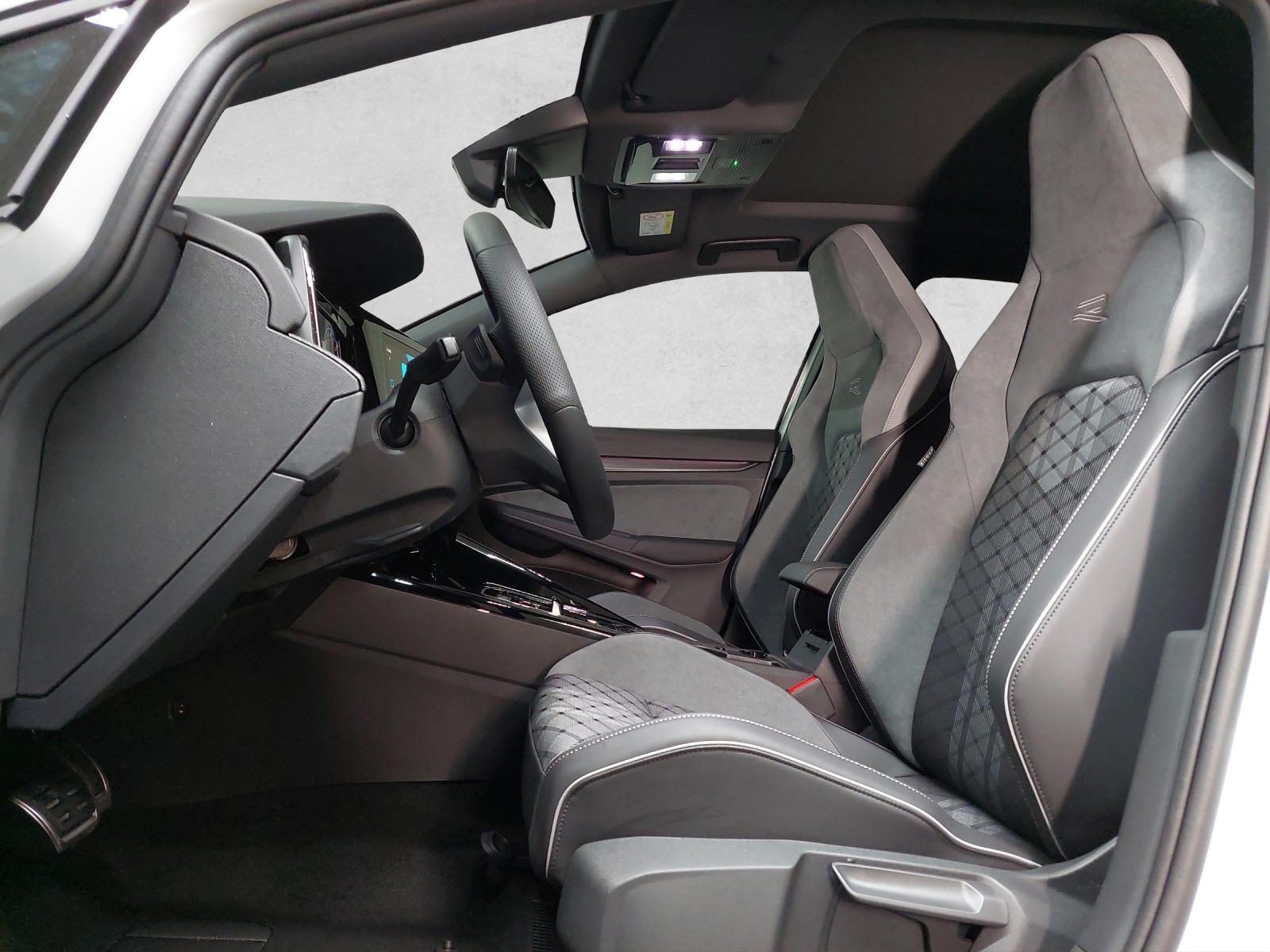 VW Golf Variant 1.5 eTSI mHEV R-Line-image-5