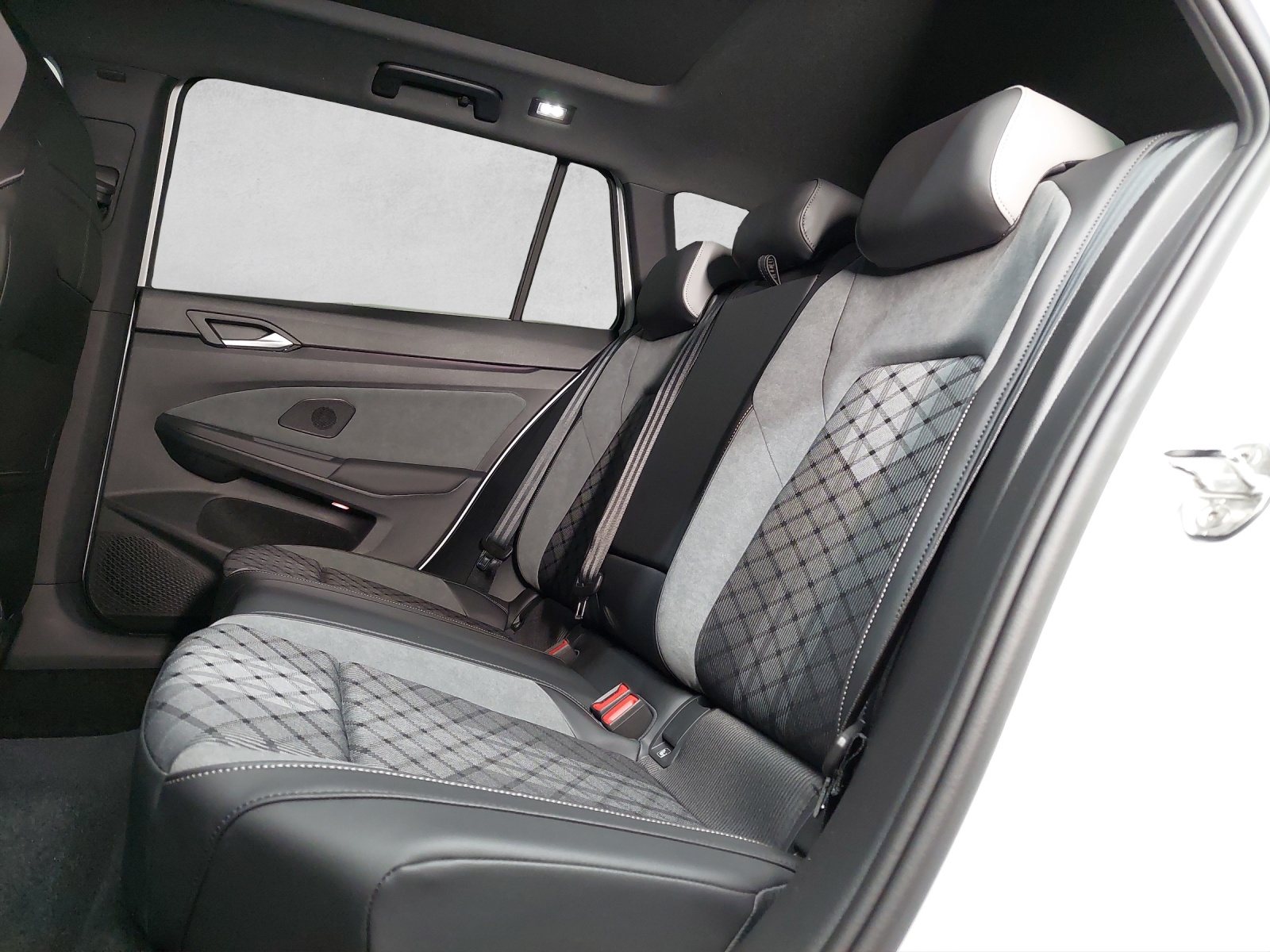 VW Golf Variant 1.5 eTSI mHEV R-Line-image-8