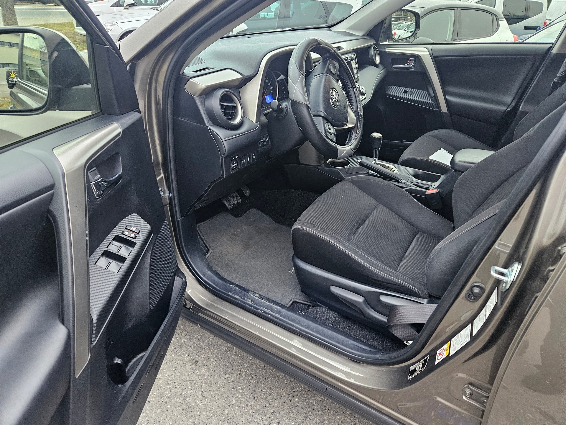 TOYOTA RAV-4 2.2D-4D Sol Premium-image-8