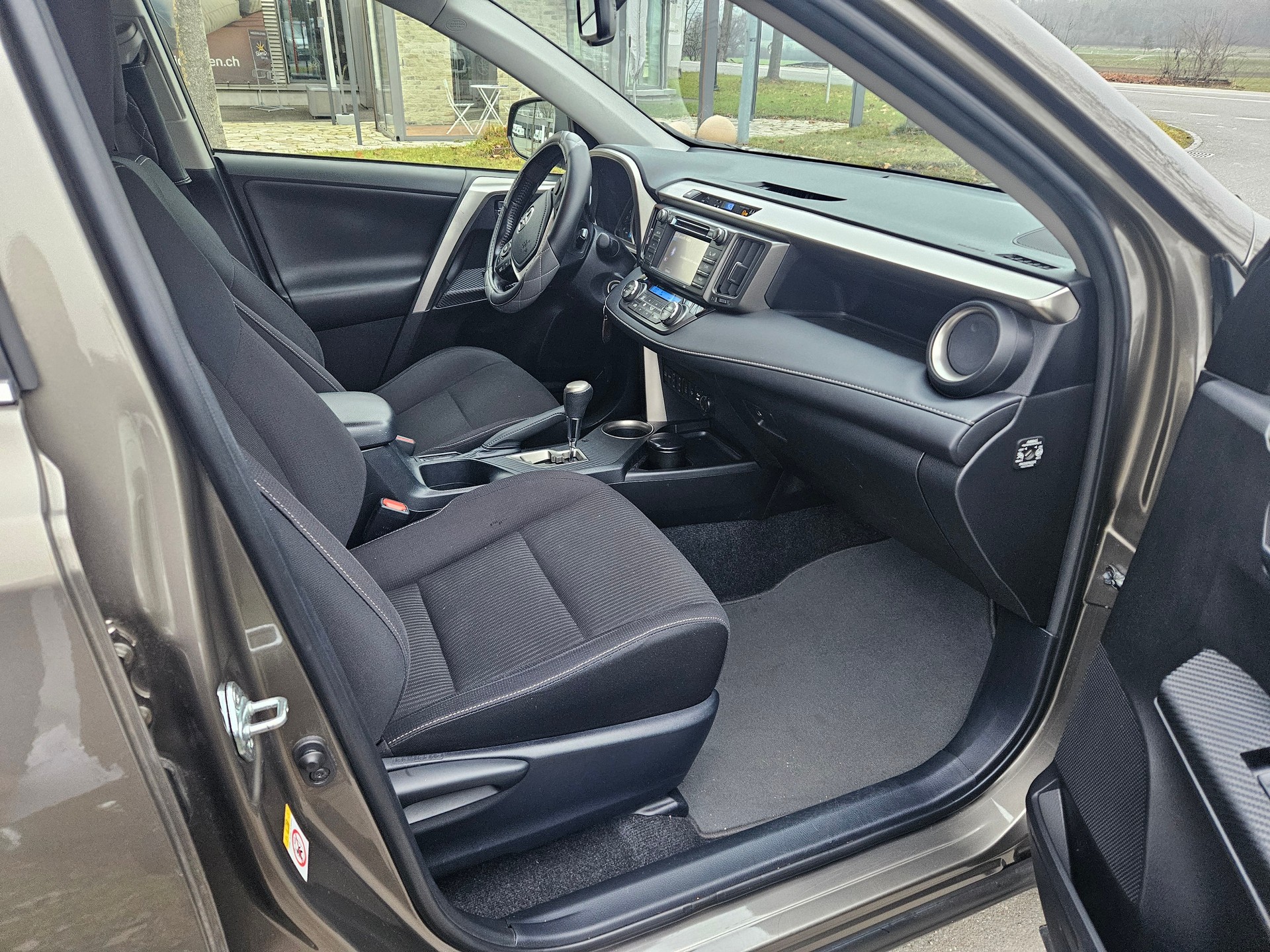 TOYOTA RAV-4 2.2D-4D Sol Premium-image-0