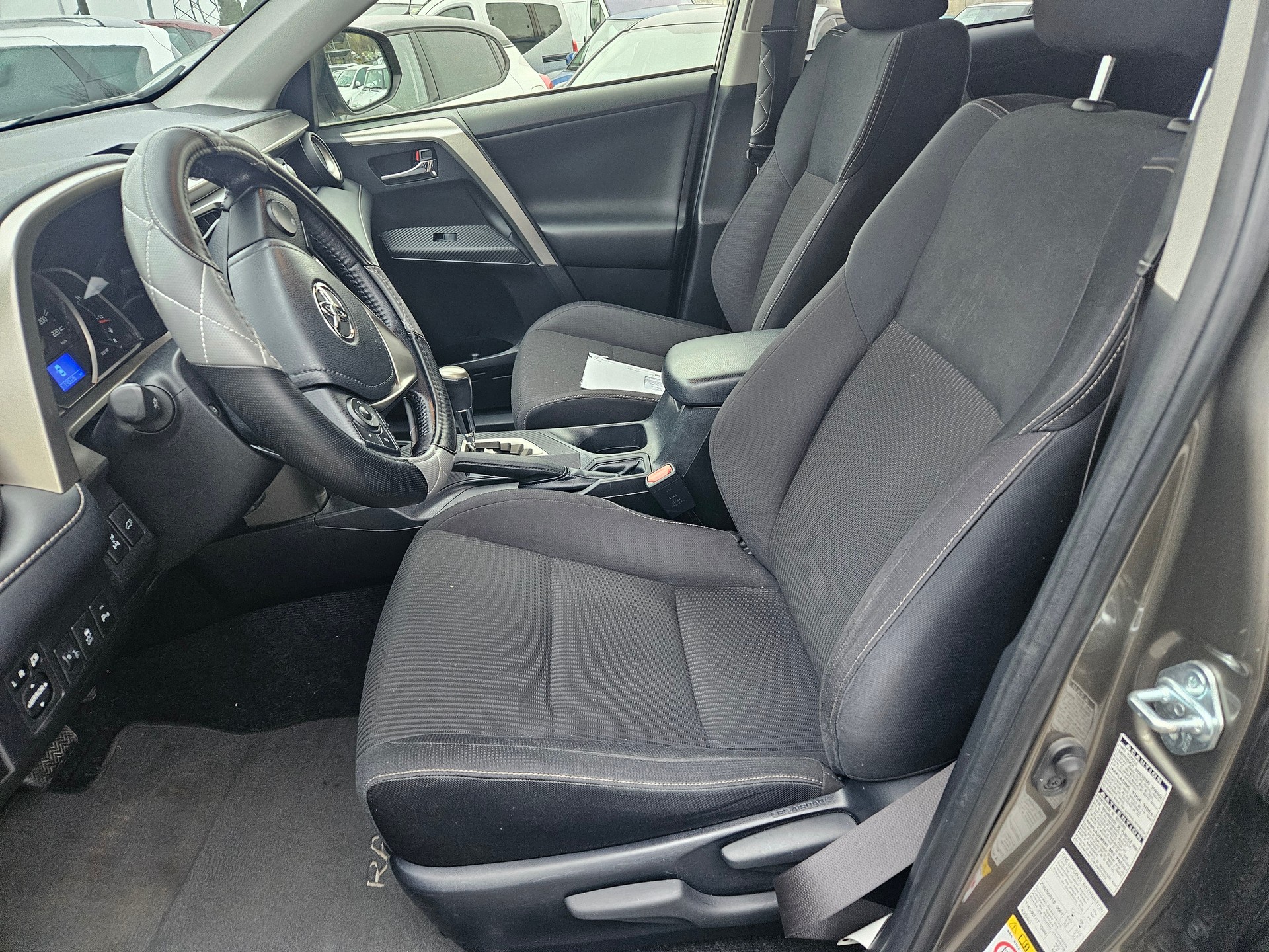 TOYOTA RAV-4 2.2D-4D Sol Premium-image-9