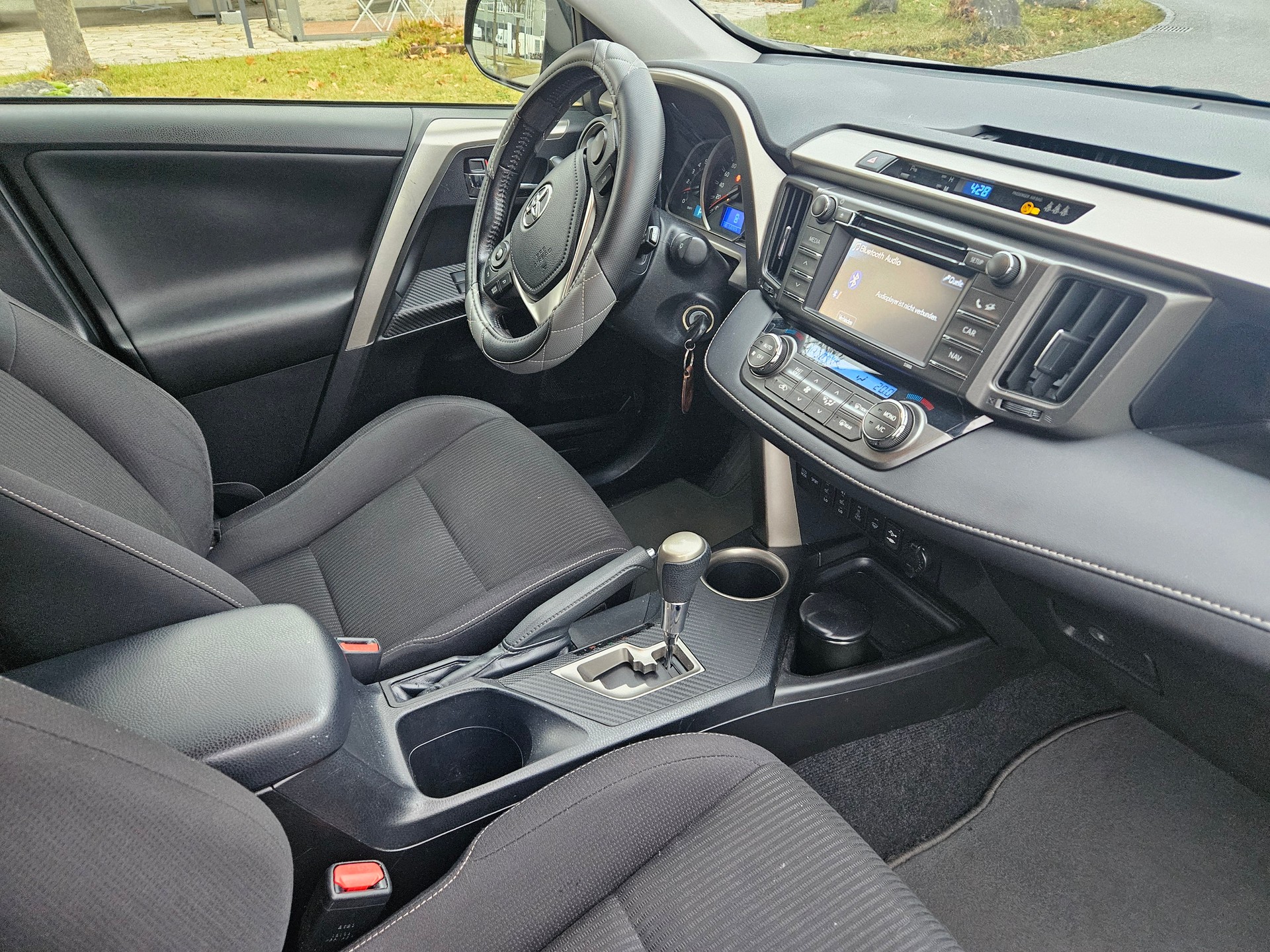 TOYOTA RAV-4 2.2D-4D Sol Premium-image-1