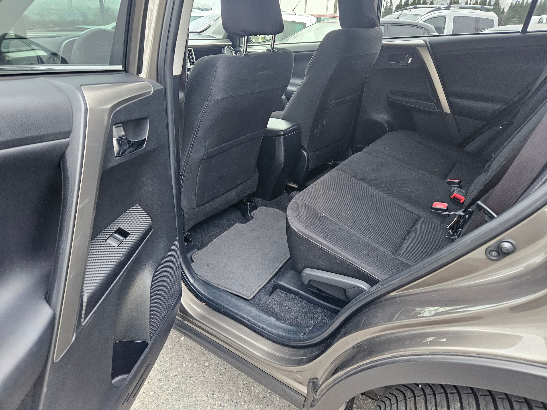 TOYOTA RAV-4 2.2D-4D Sol Premium-image-7