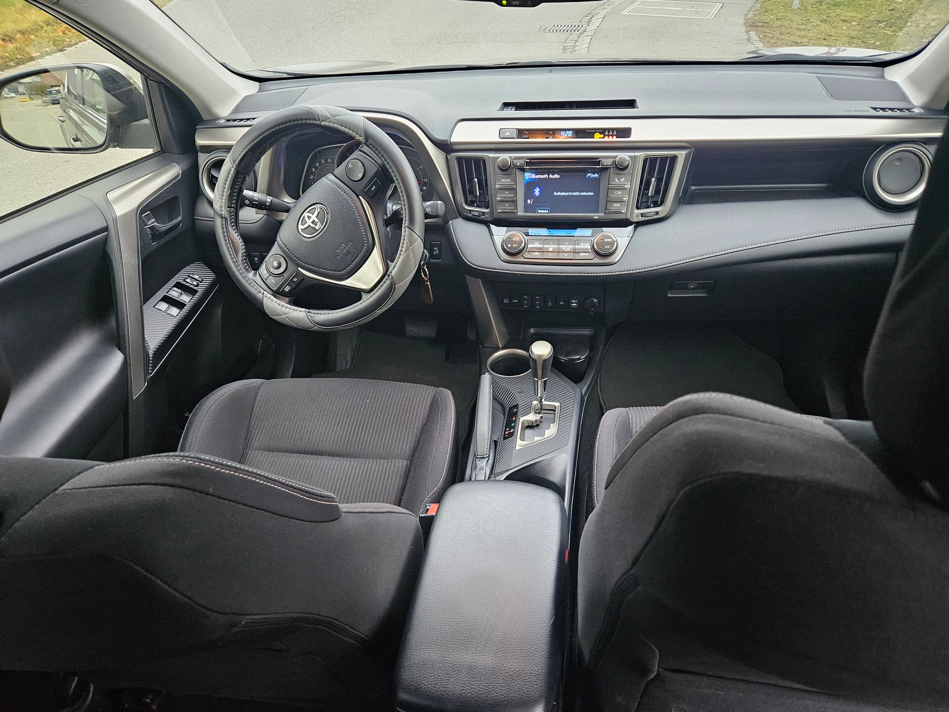 TOYOTA RAV-4 2.2D-4D Sol Premium-image-3