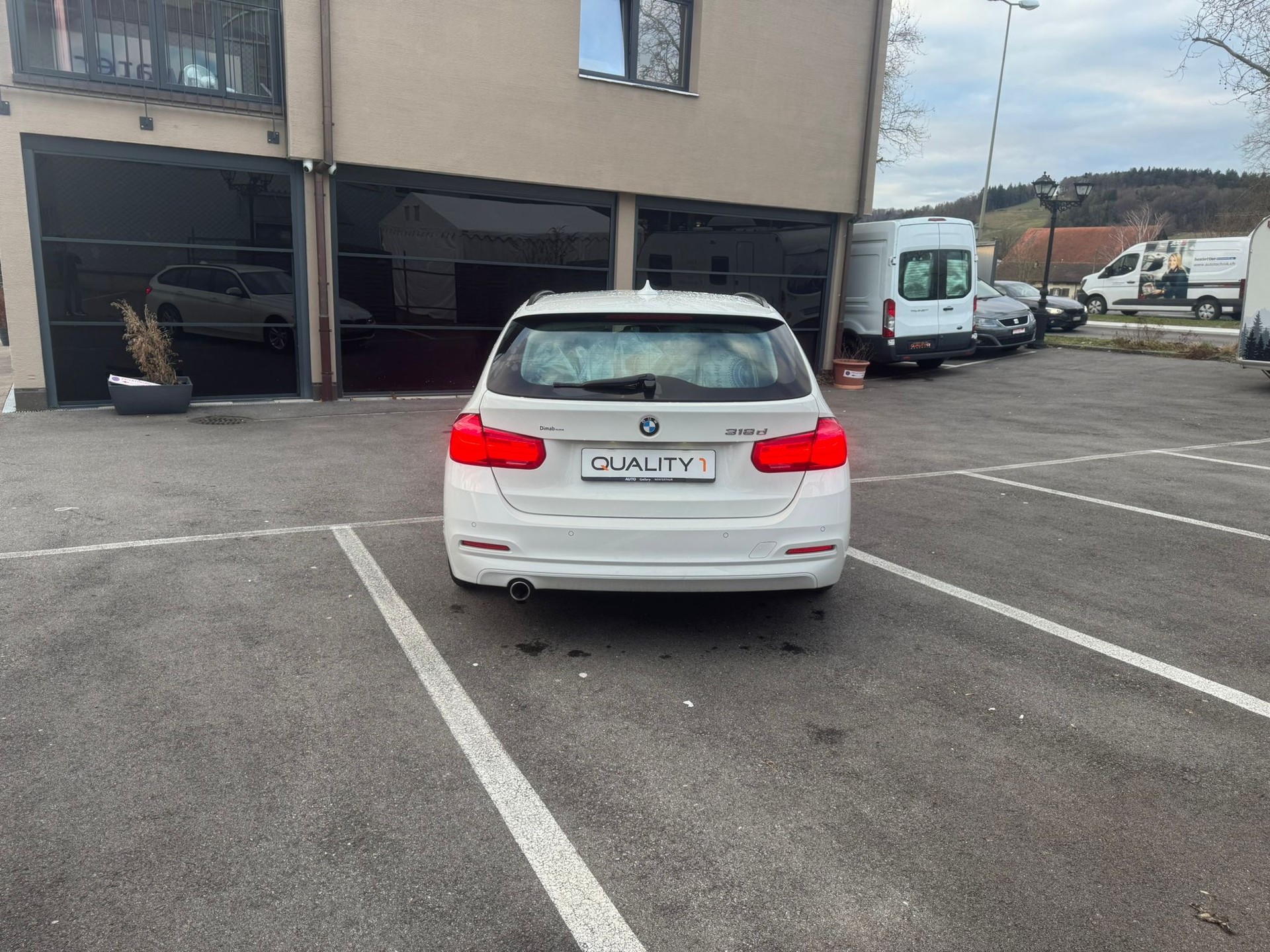 BMW 318d Touring Luxury Line-image-6