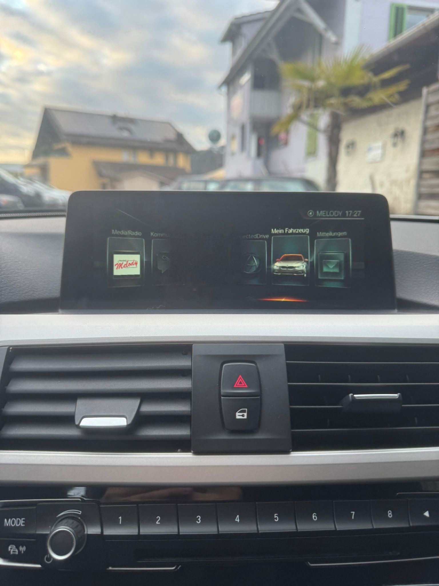 BMW 318d Touring Luxury Line-image-10
