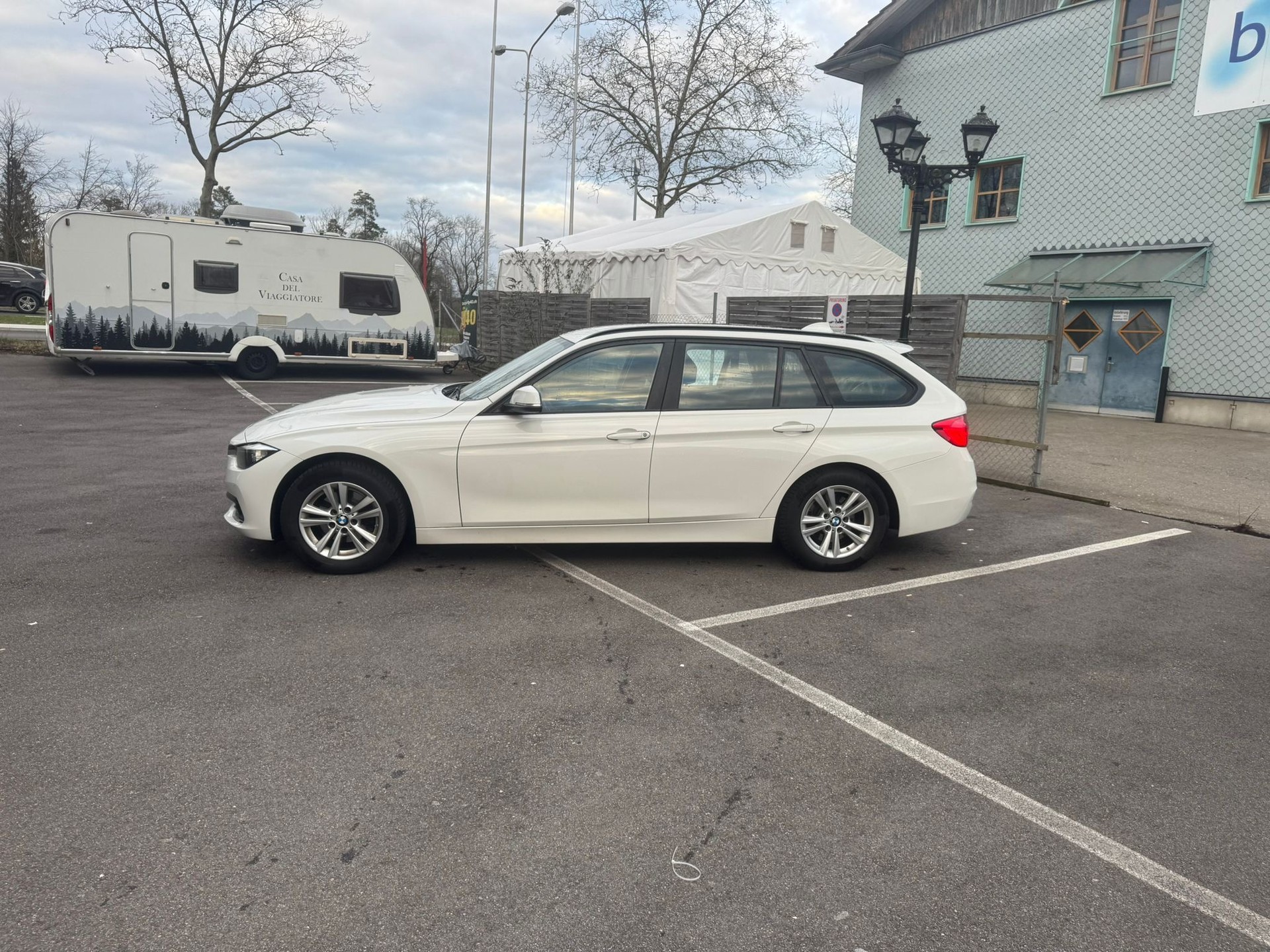 BMW 318d Touring Luxury Line-image-3