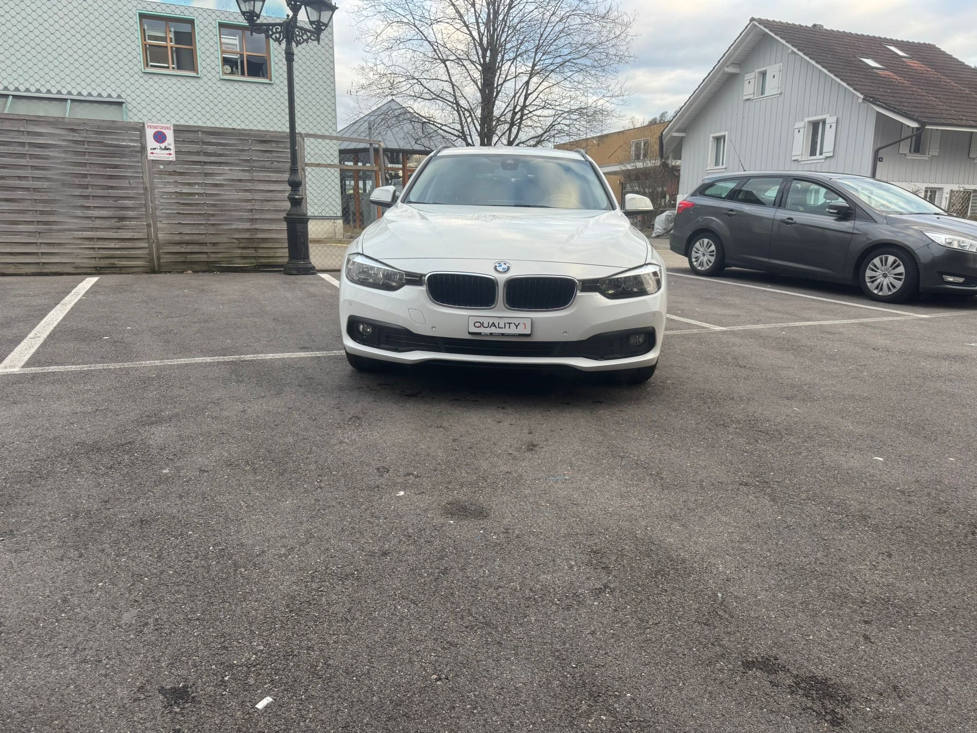 BMW 318d Touring Luxury Line-image-2