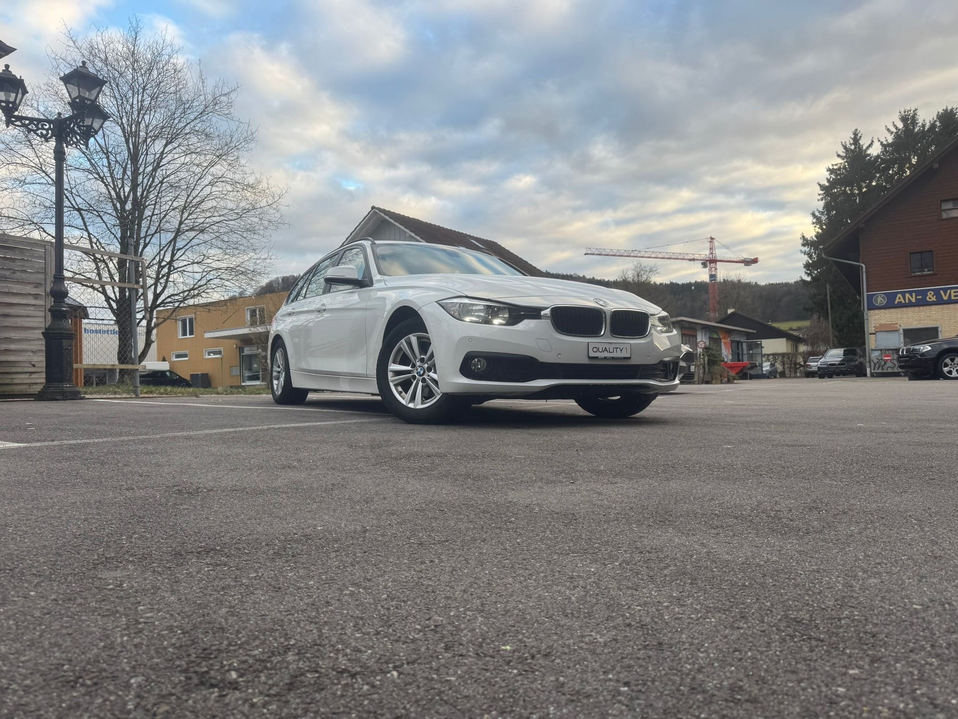 BMW 318d Touring Luxury Line-image-1