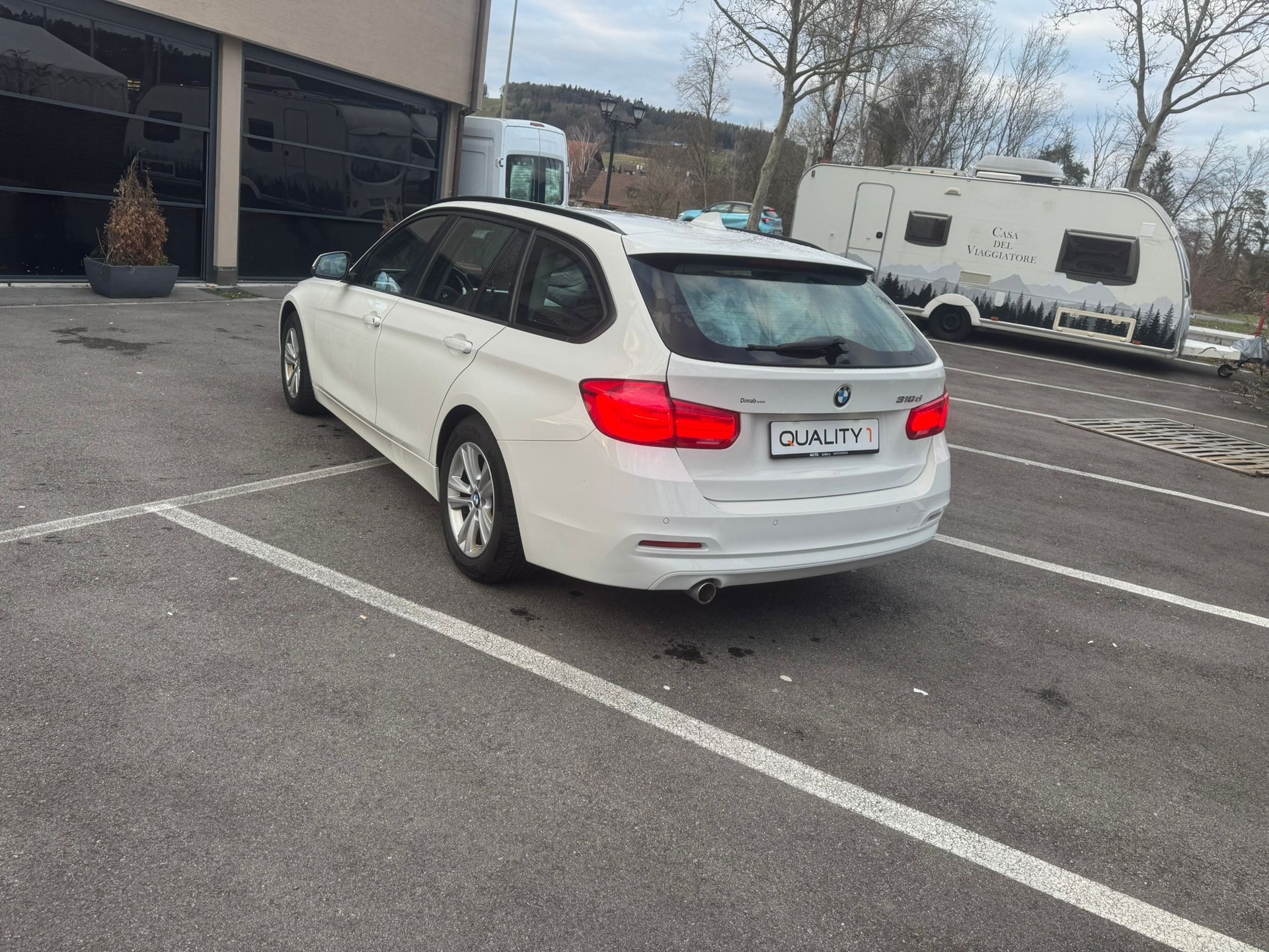 BMW 318d Touring Luxury Line-image-5