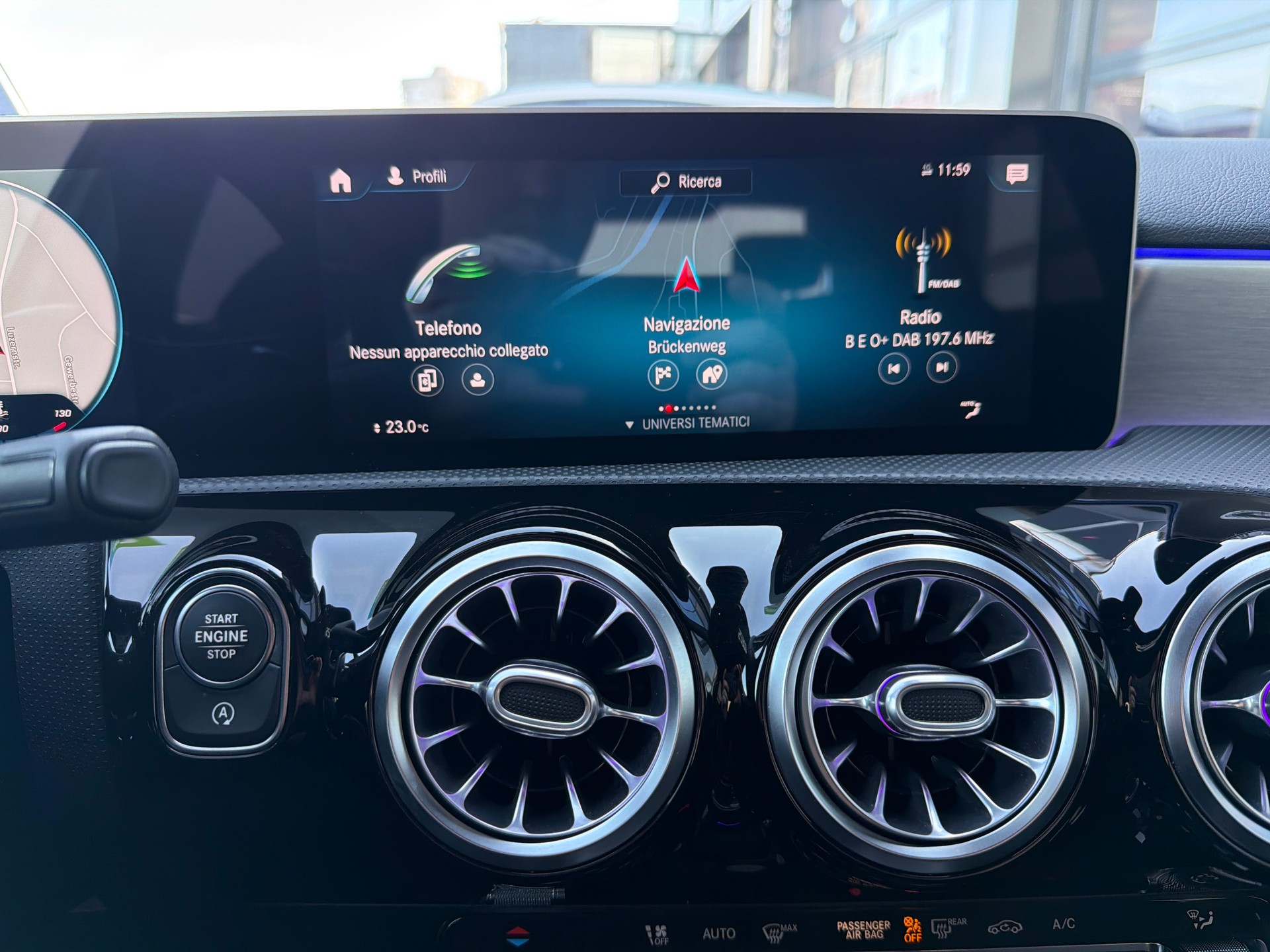 MERCEDES-BENZ A 180 d AMG Line 7G-DCT-image-12