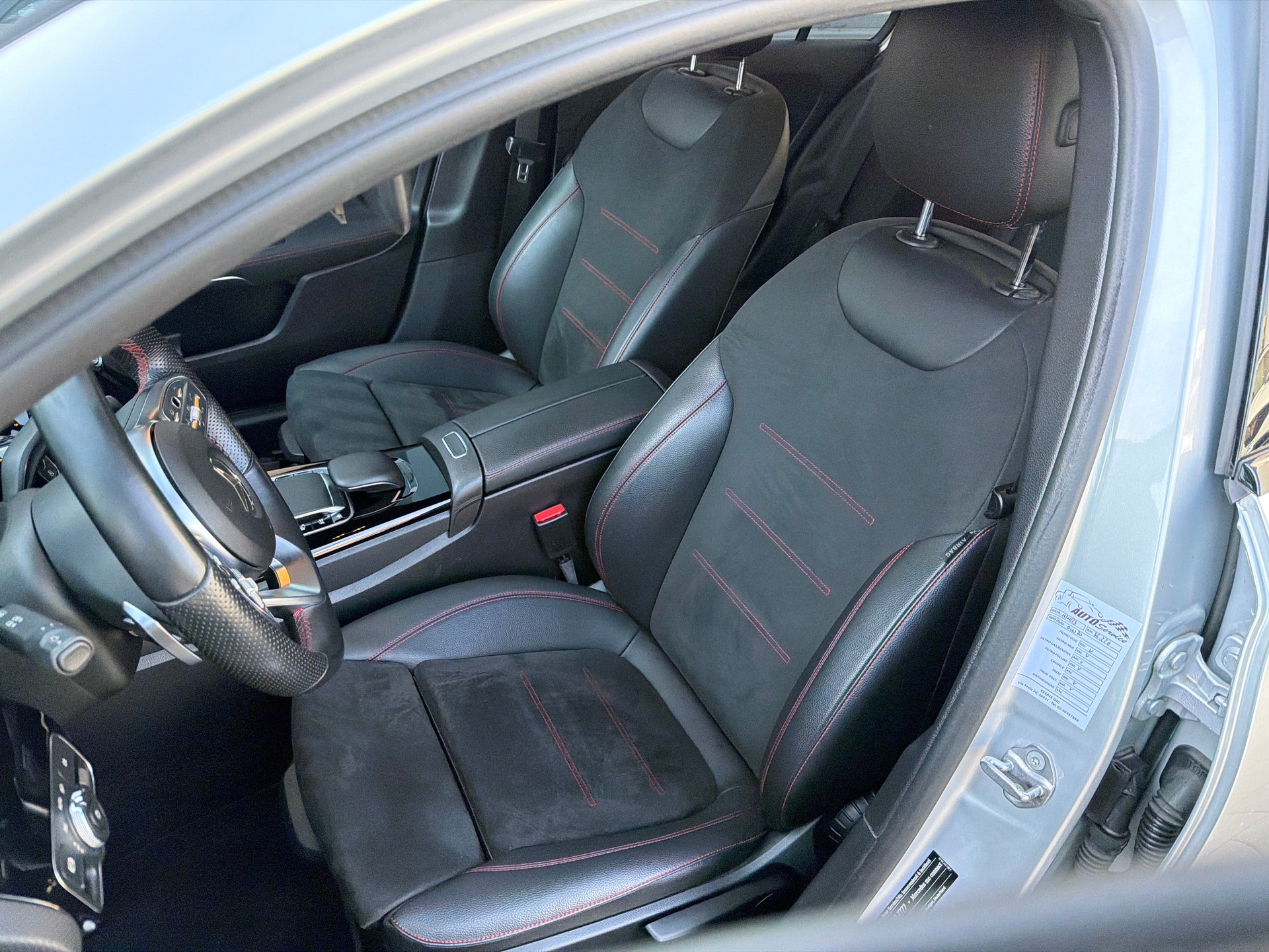 MERCEDES-BENZ A 180 d AMG Line 7G-DCT-image-8