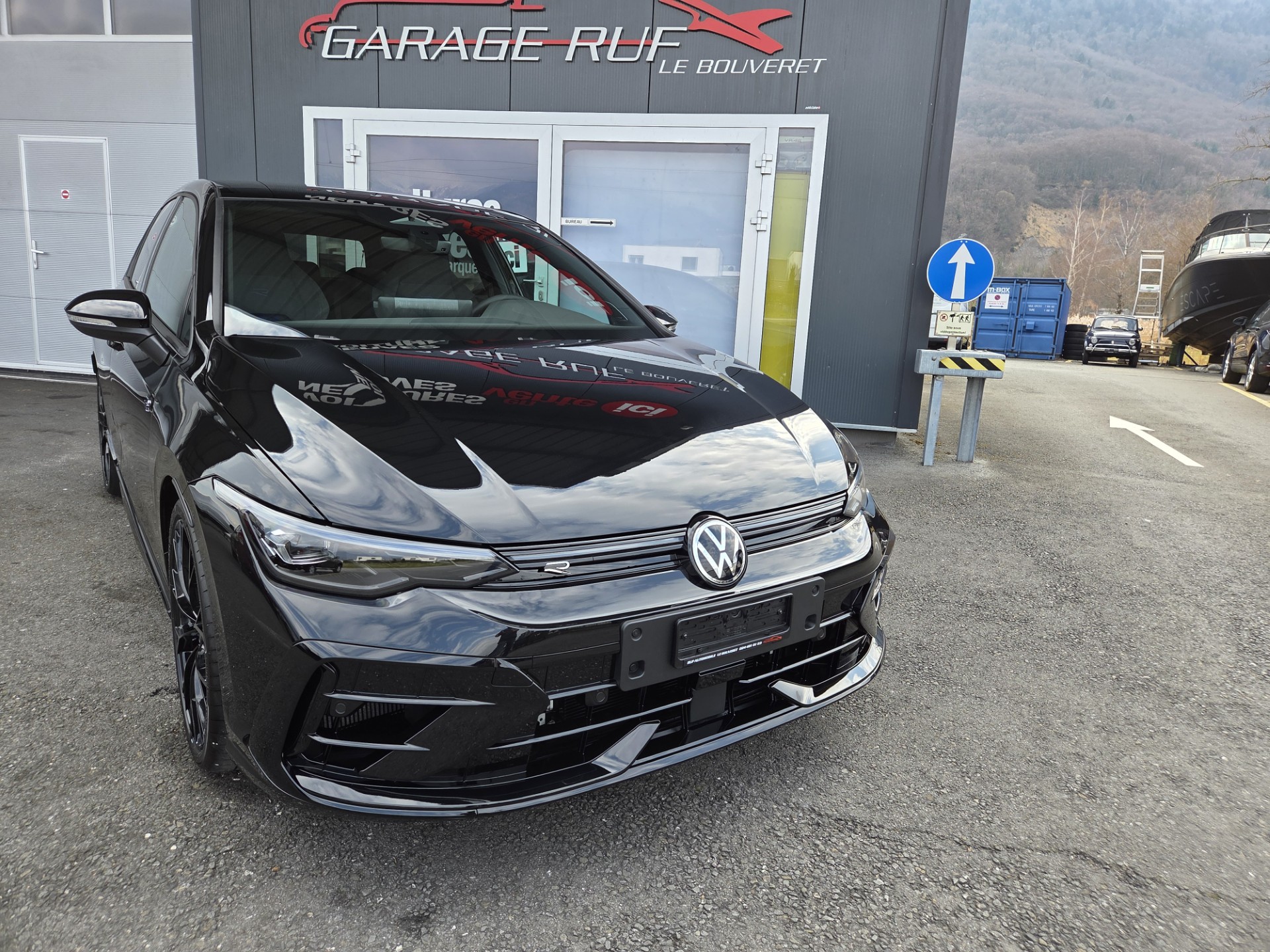 VW Golf 2.0 TSI R DSG 4 Motion-showroom-element-3