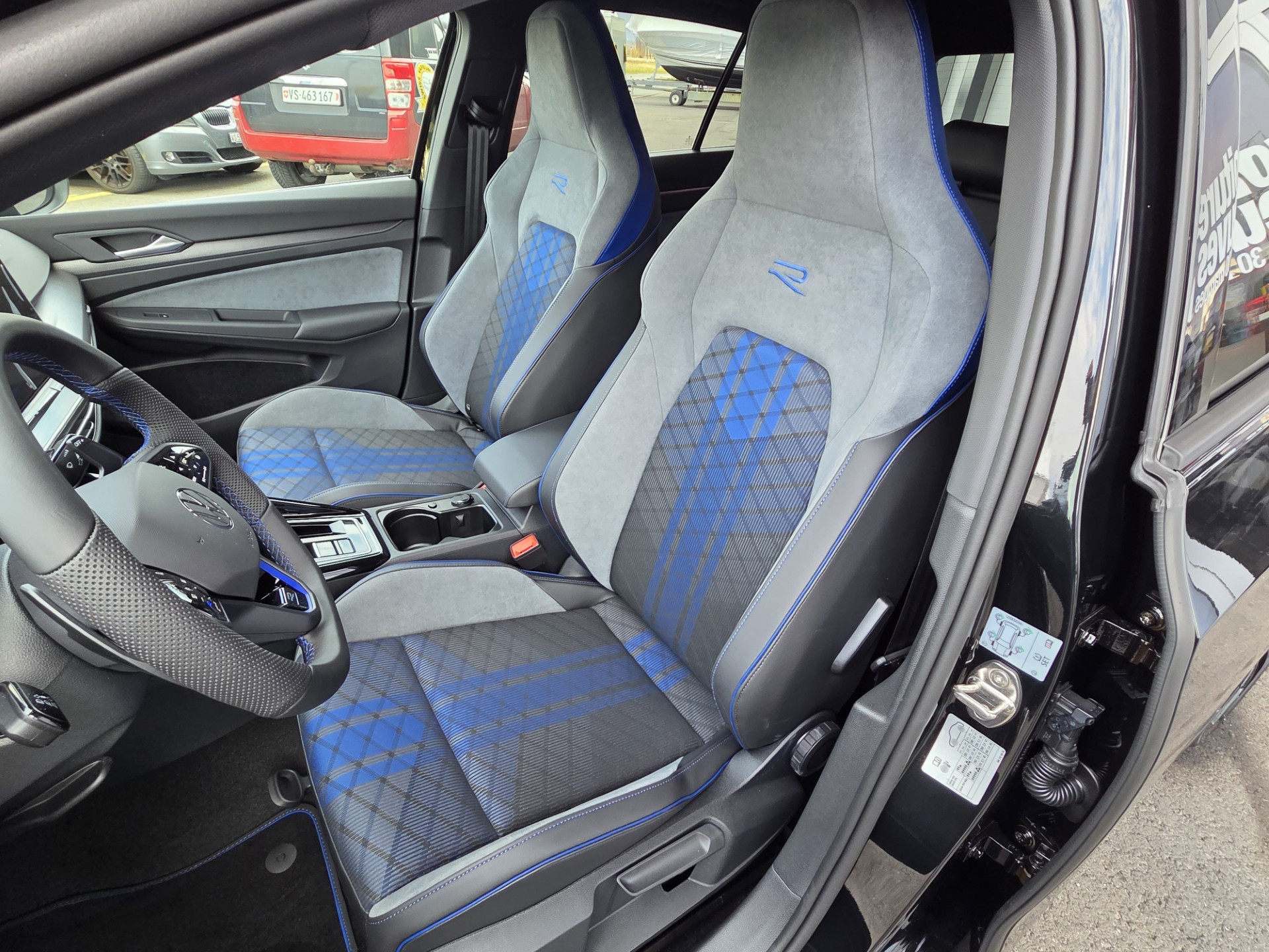 VW Golf 2.0 TSI R DSG 4 Motion-image-10