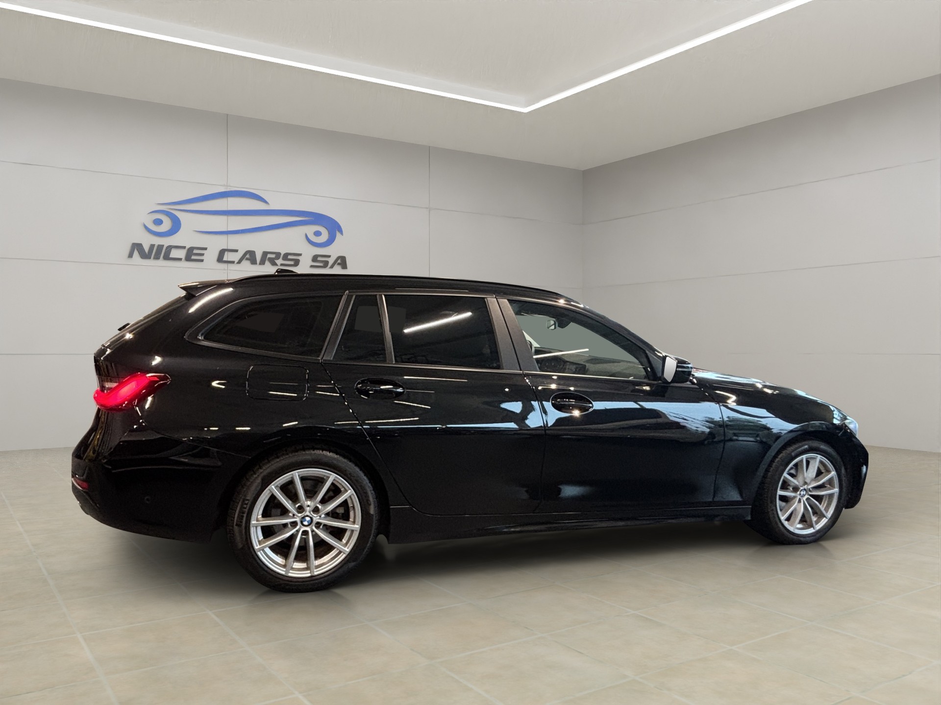 BMW 320d xDrive 48V Touring Steptronic-image-7