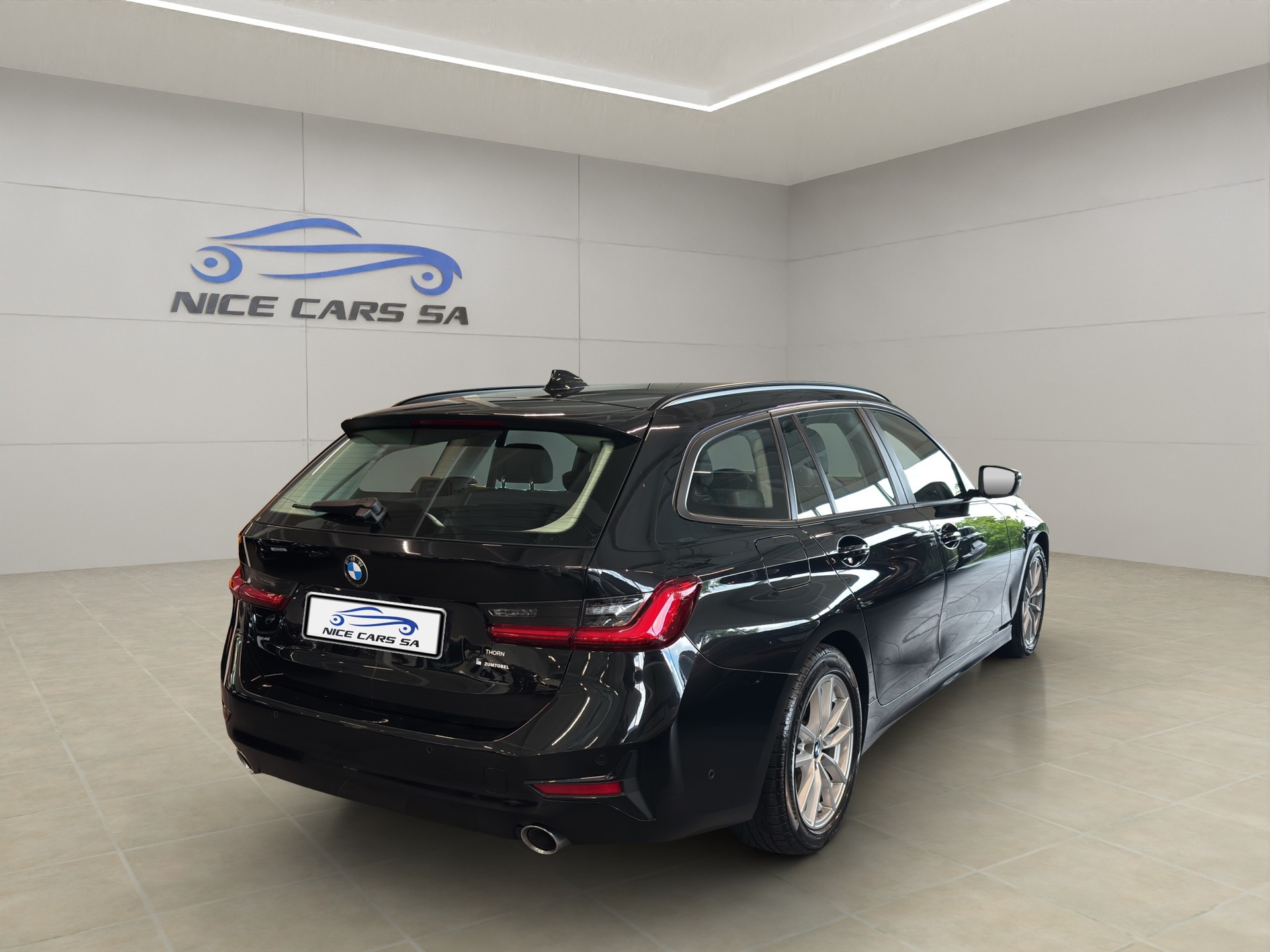 BMW 320d xDrive 48V Touring Steptronic-image-6